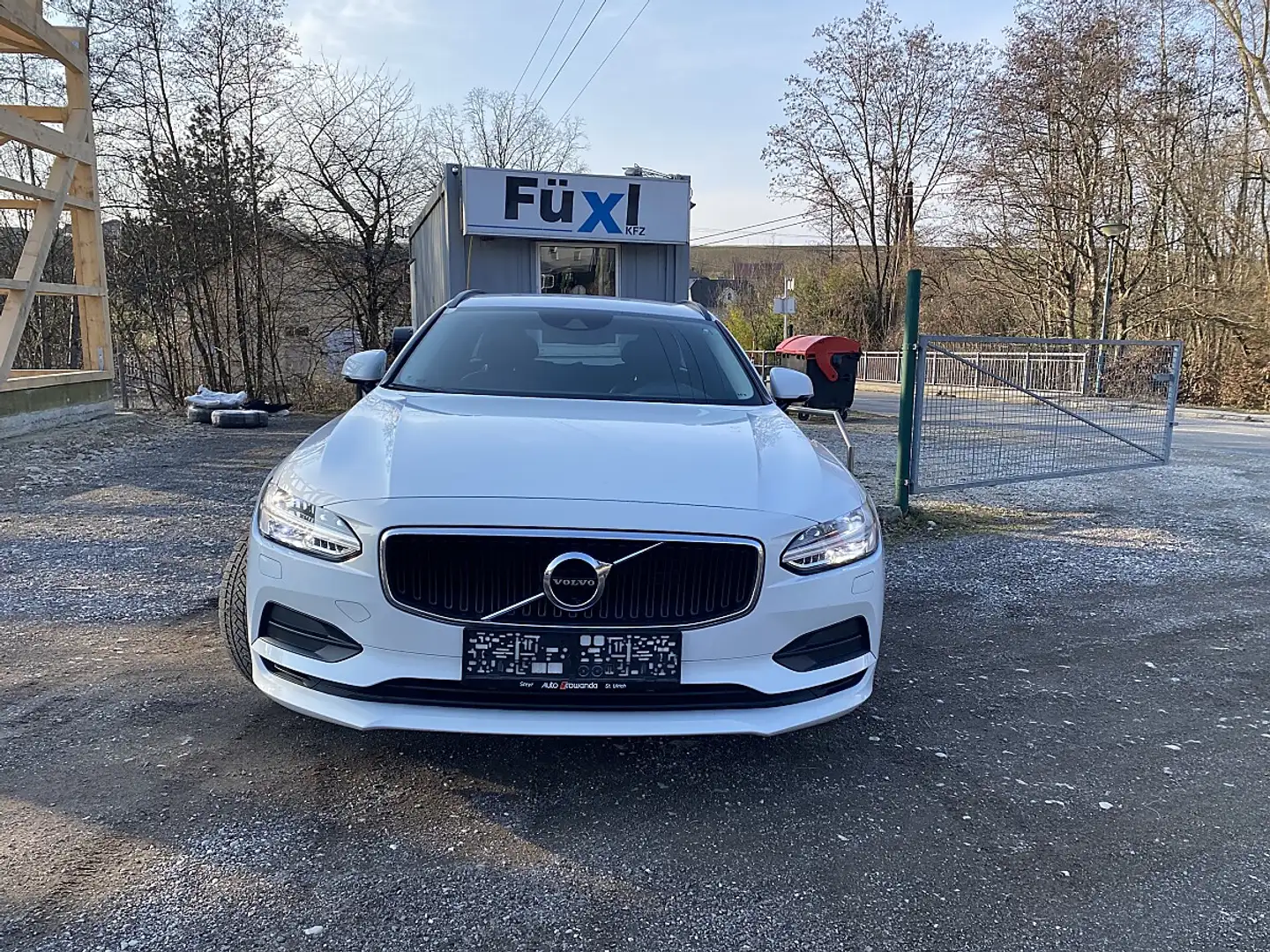 Volvo V90 D3 AWD Kinetic Geartronic Weiß - 2