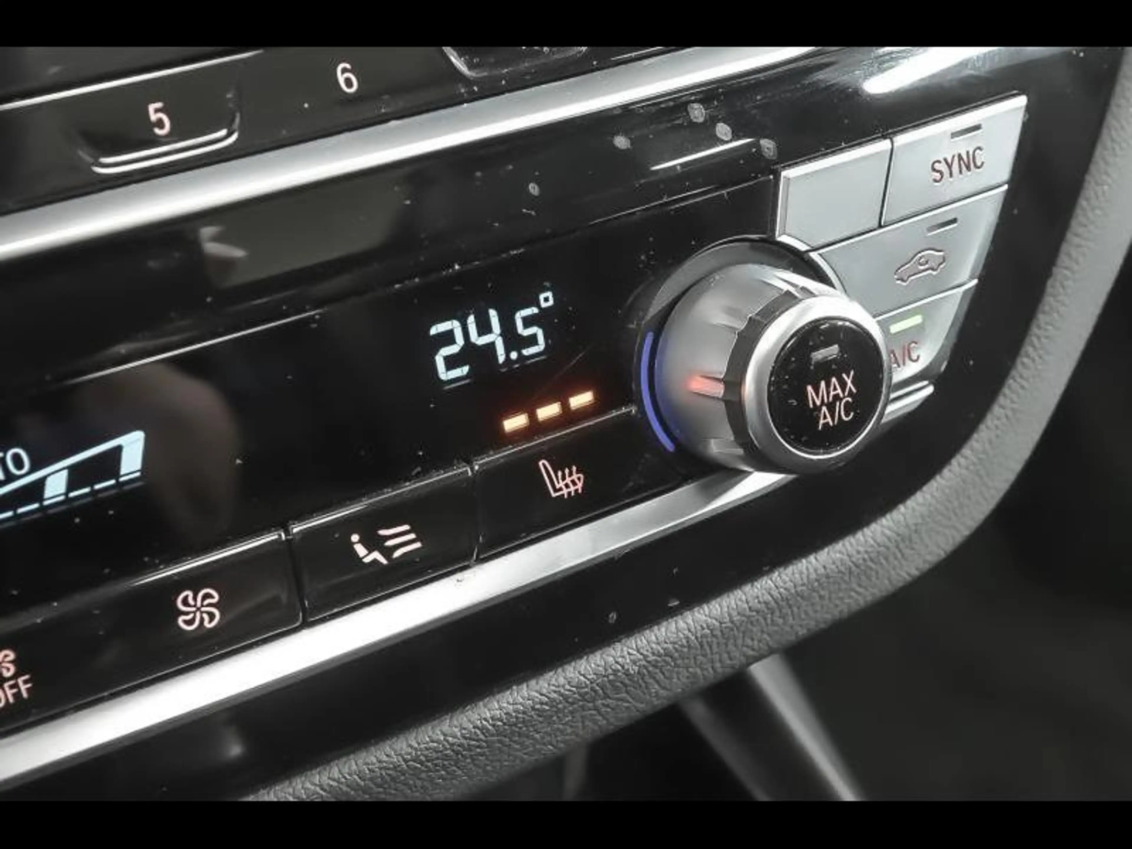 BMW iX3 Inspiring — photo 12