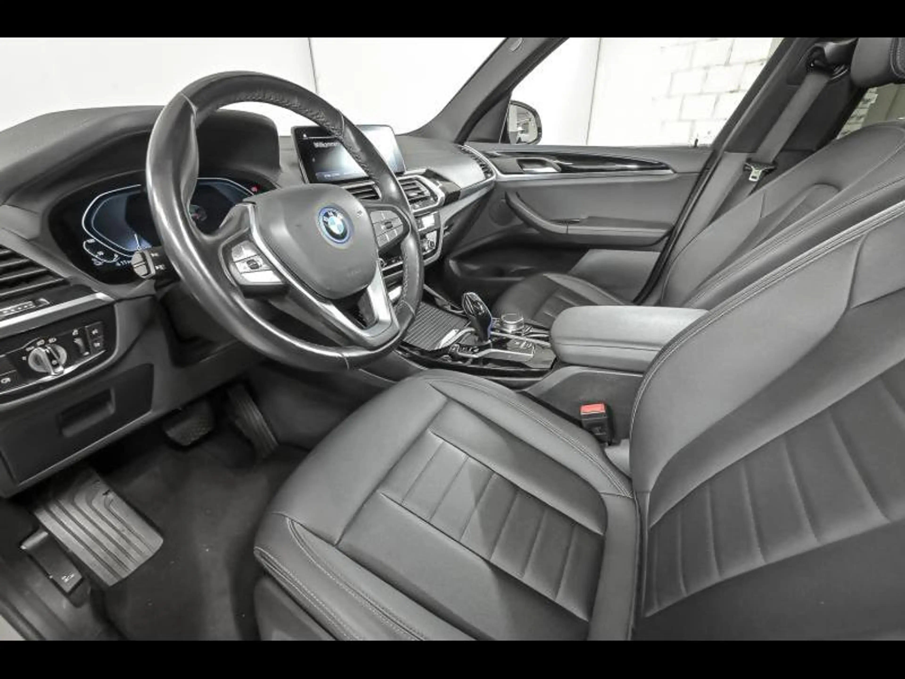 BMW iX3 Inspiring — photo 5