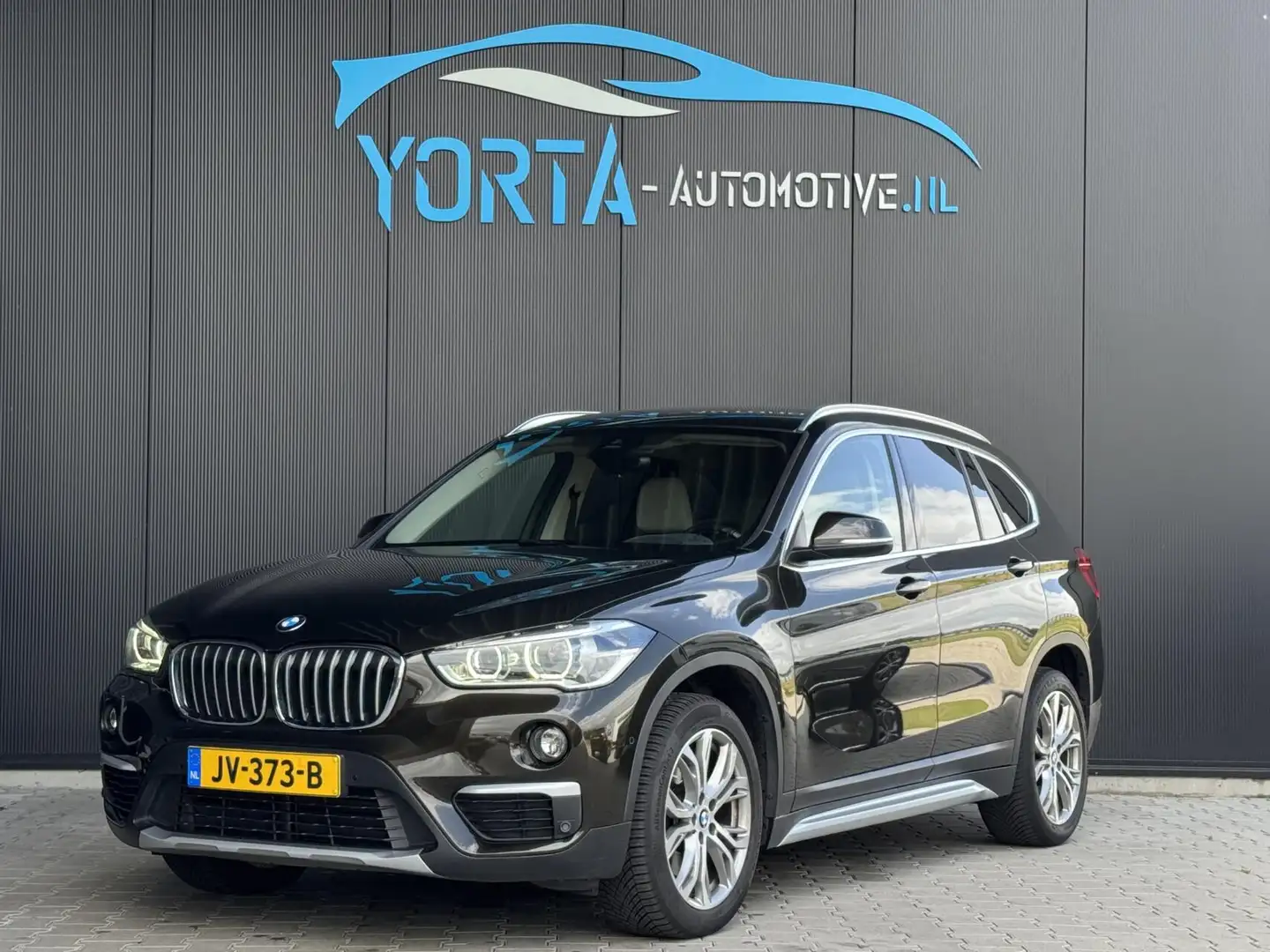 BMW X1 sDrive20i High Executive AUTOMAAT NL AUTO*AFN. HAA Bruin - 1