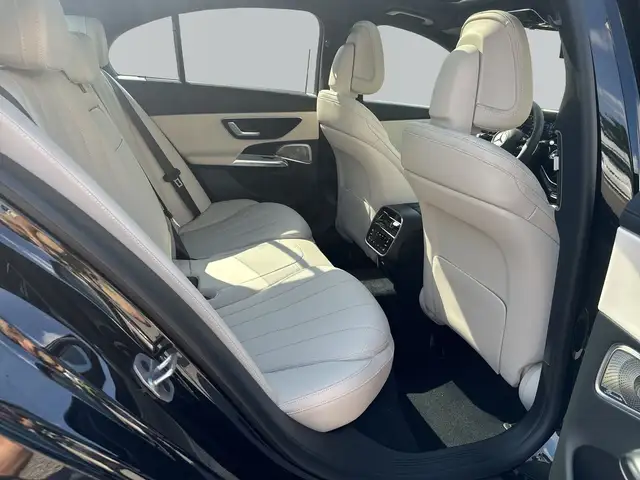 Mercedes-Benz E Class view 11