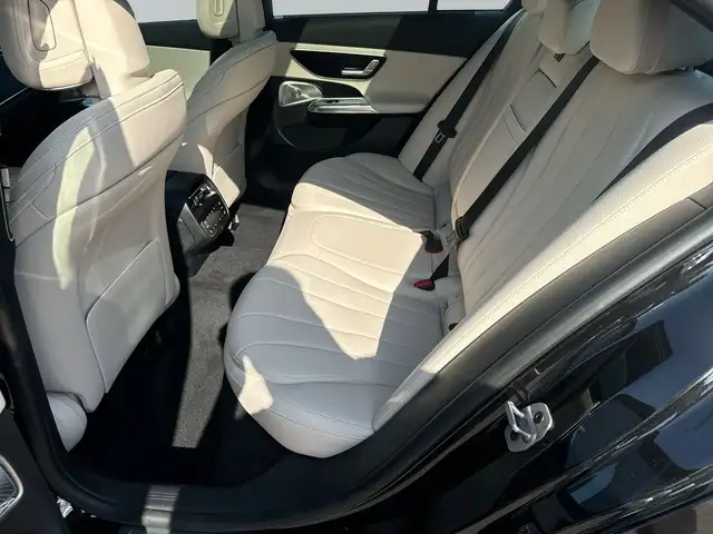Mercedes-Benz E Class view 10