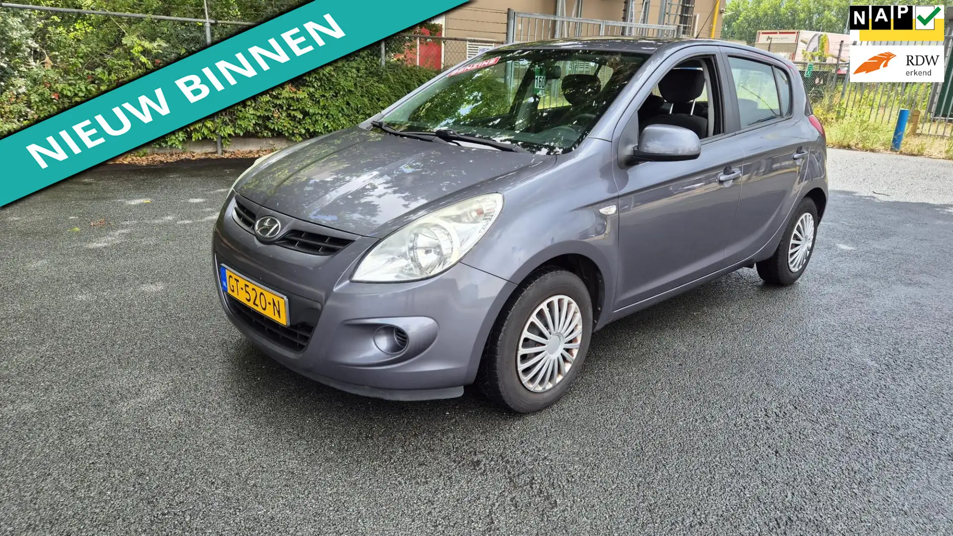 Hyundai i20 1.2i i-Drive LEUKE AUTO RIJDT EN SCHAKELT GOED Grijs - 1