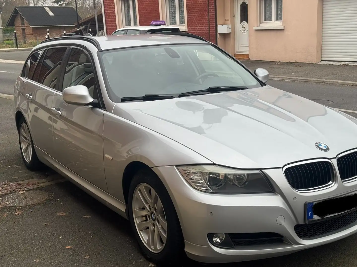 BMW 318 Touring 318d 143 ch Edition Business A - 1