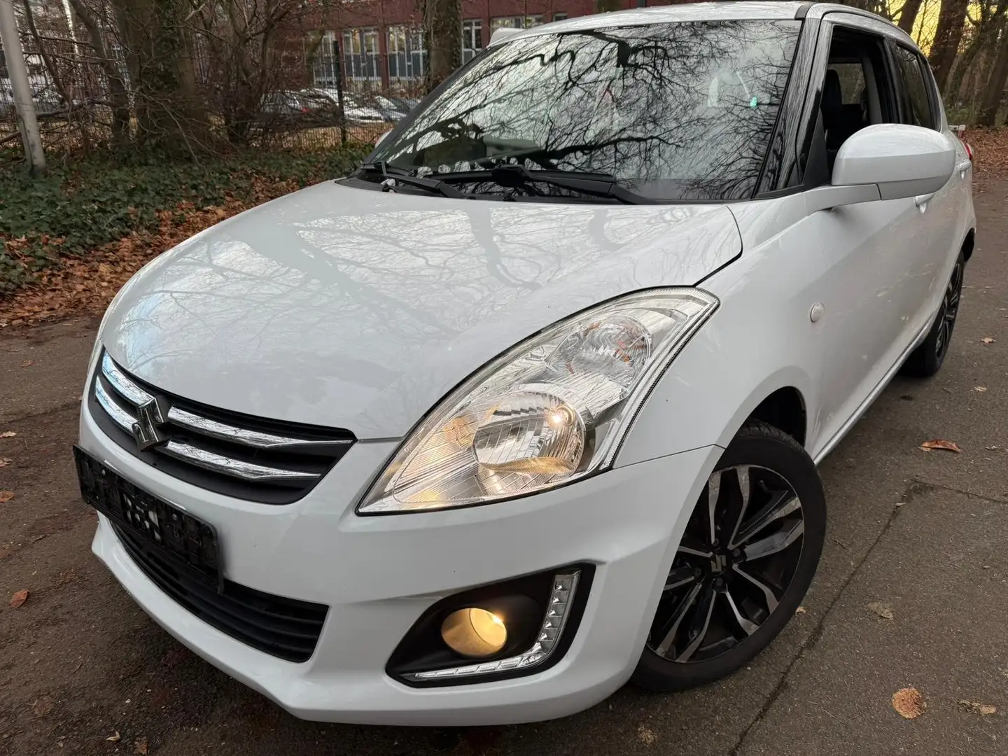 Suzuki Swift Club, Klima+ Alcantara+ TÜV bis 04/27! Blanc - 2