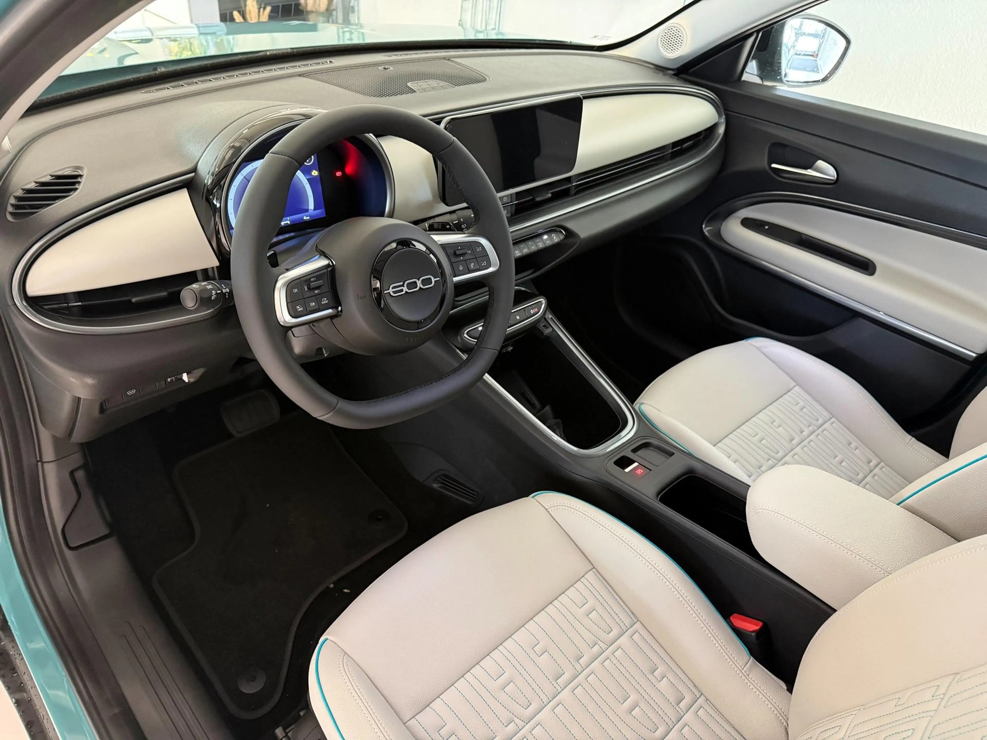 Fiat 600 La Prima Hybrid 1.2 T3 107 kW (145 PS) DCT Klim... — photo 8
