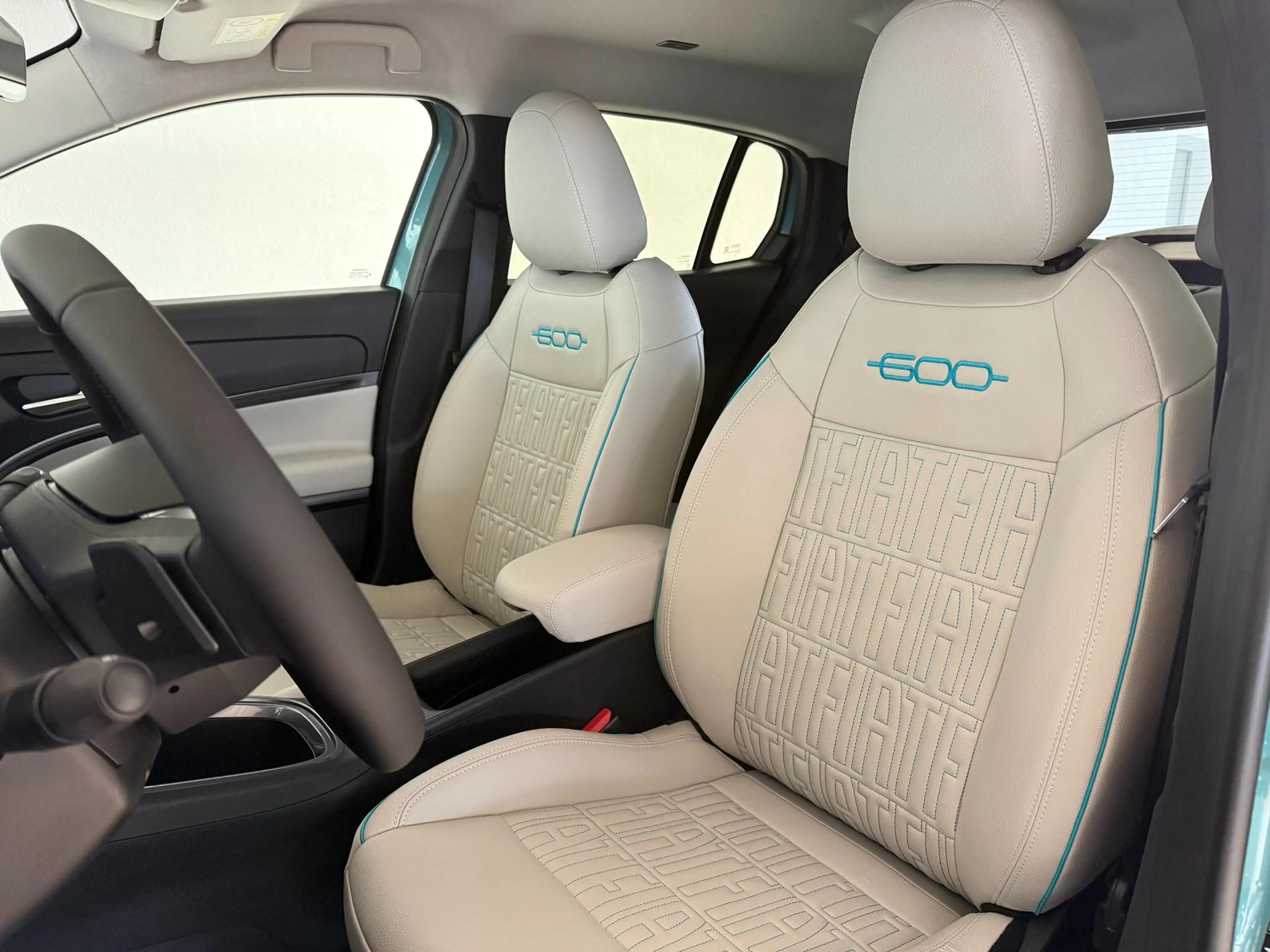 Fiat 600 La Prima Hybrid 1.2 T3 107 kW (145 PS) DCT Klim... — photo 9