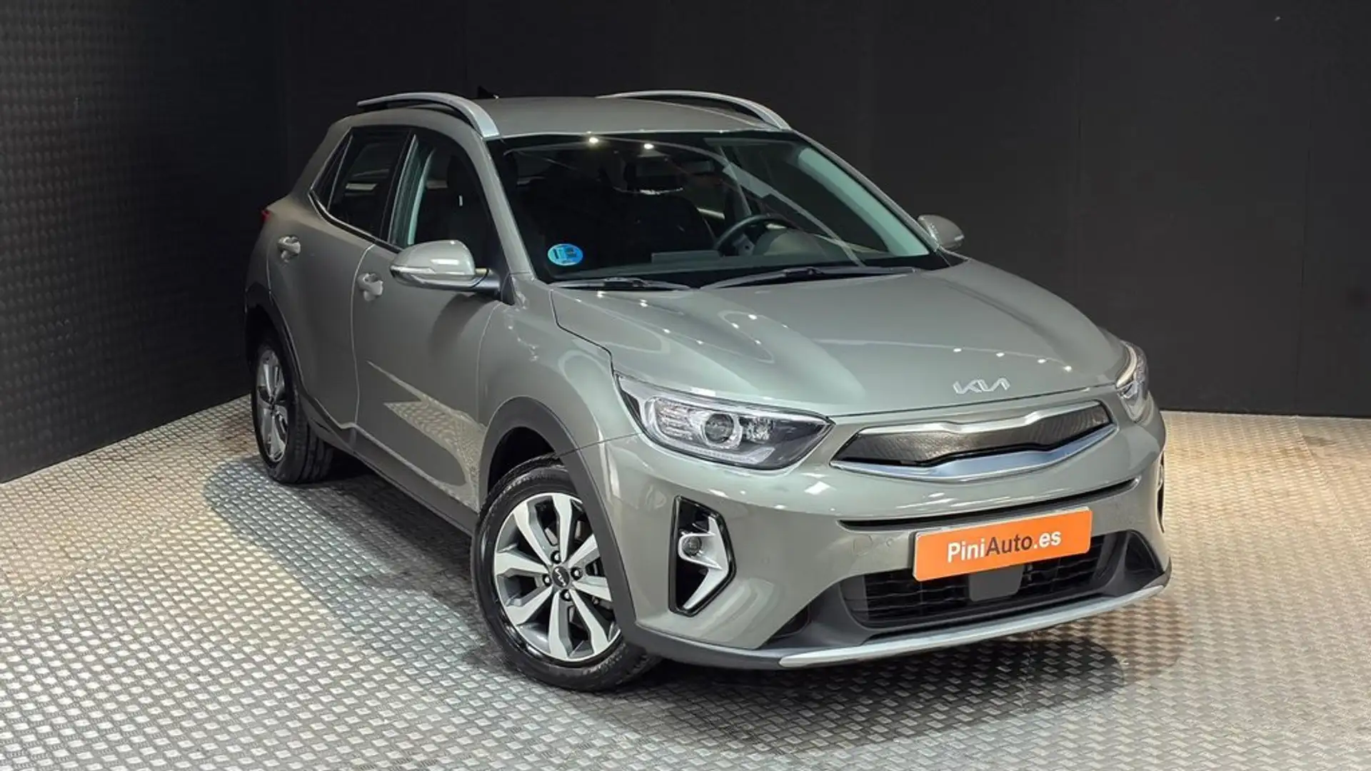 Kia Stonic 1.0 T-GDi 88kW (120CV) MHEV iMT Drive Gris - 2