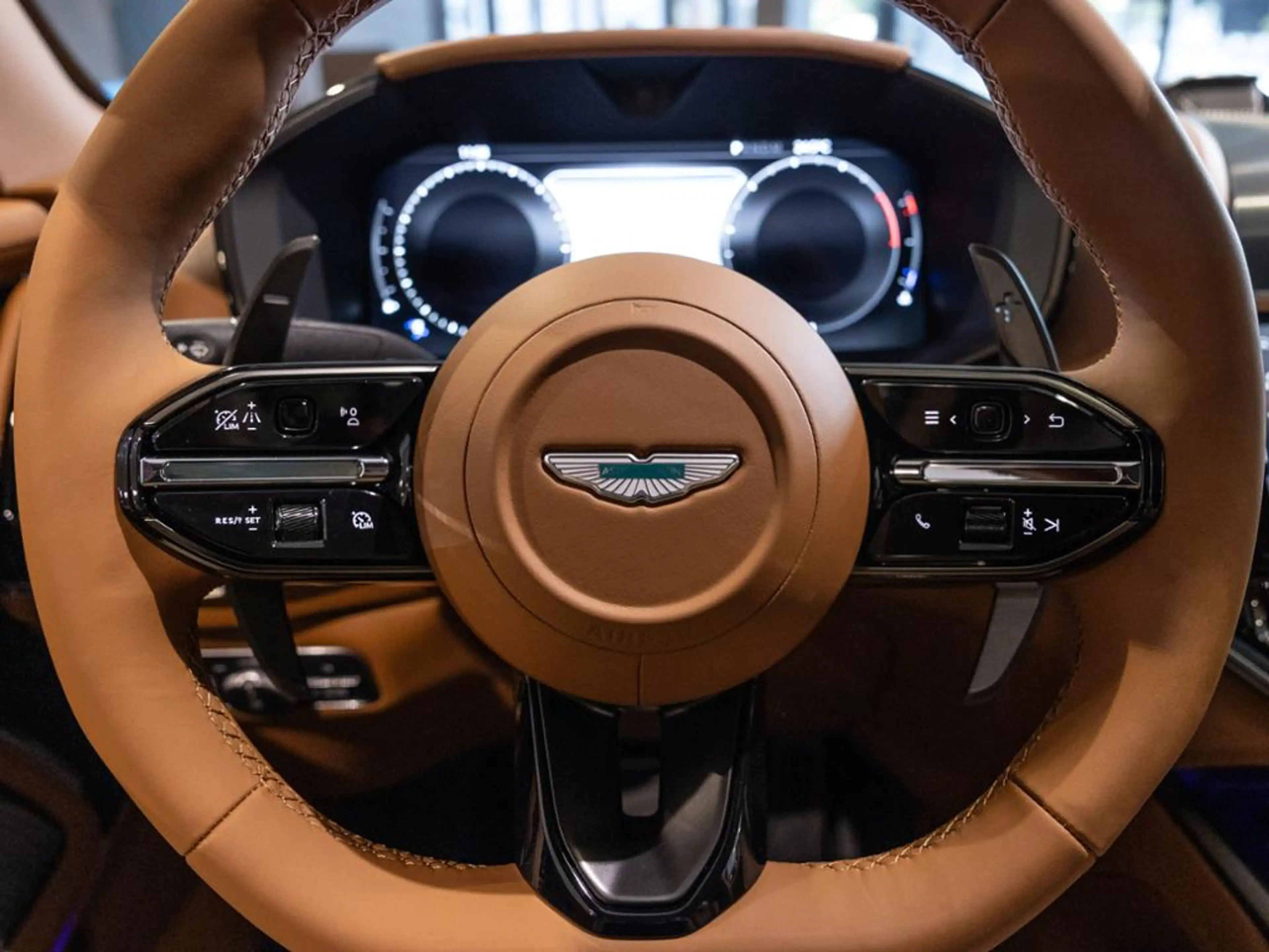 Aston Martin DBX S Aston Martin Hamburg — photo 12