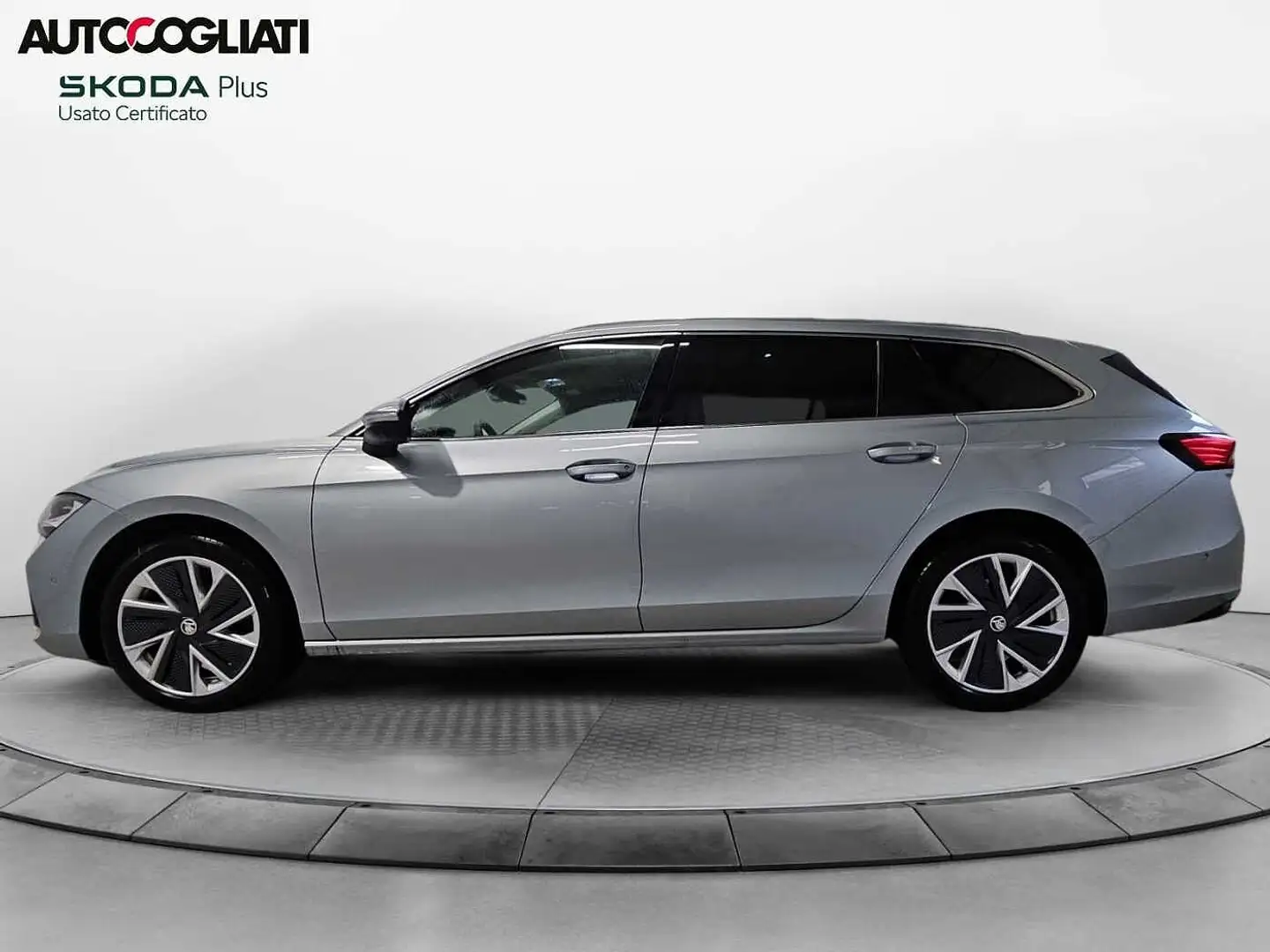 Skoda Superb WAGON 2.0 TDI STYLE DSG 150 CV Argento - 2