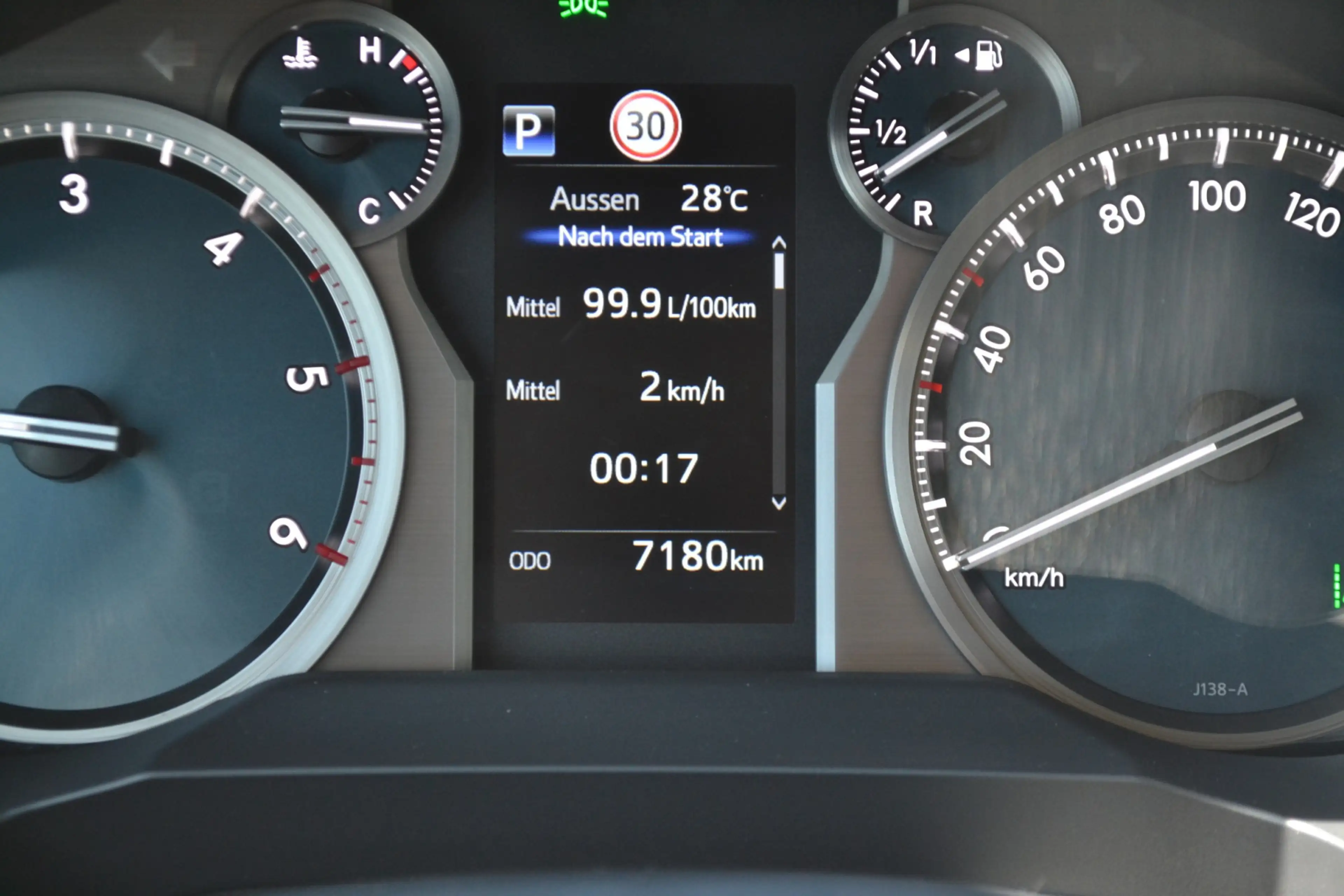 Toyota Land Cruiser 2.8 D-4D Professional 5p. 7100KM!!!!!! — photo 13