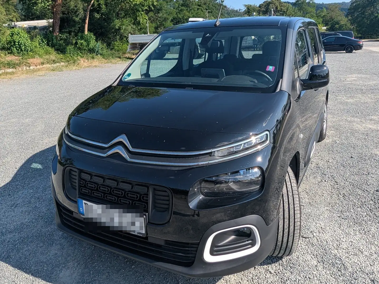 Citroen Berlingo Berlingo Kombi 5-Türer M PureTech 110 SHINE Schwarz - 1
