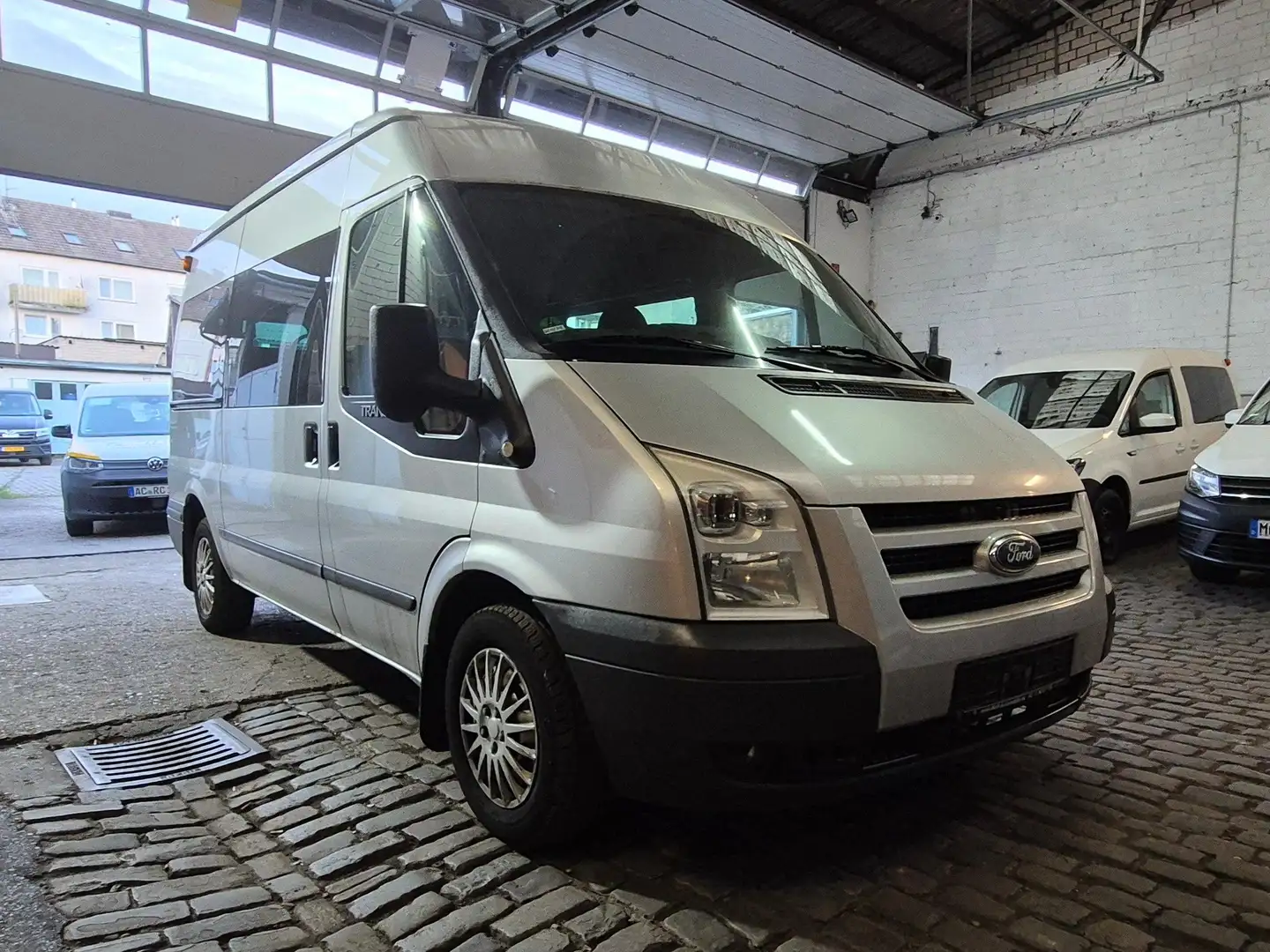 Ford Tourneo T 300 Grau - 1
