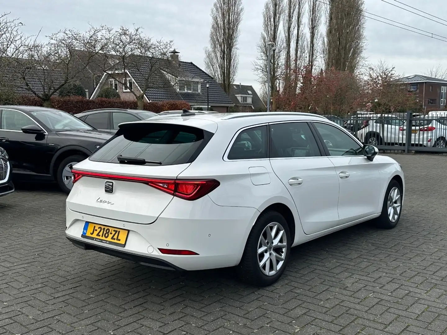 SEAT Leon Sportstourer 1.5 TSI 96kw | Style Launch | Navi | Weiß - 2