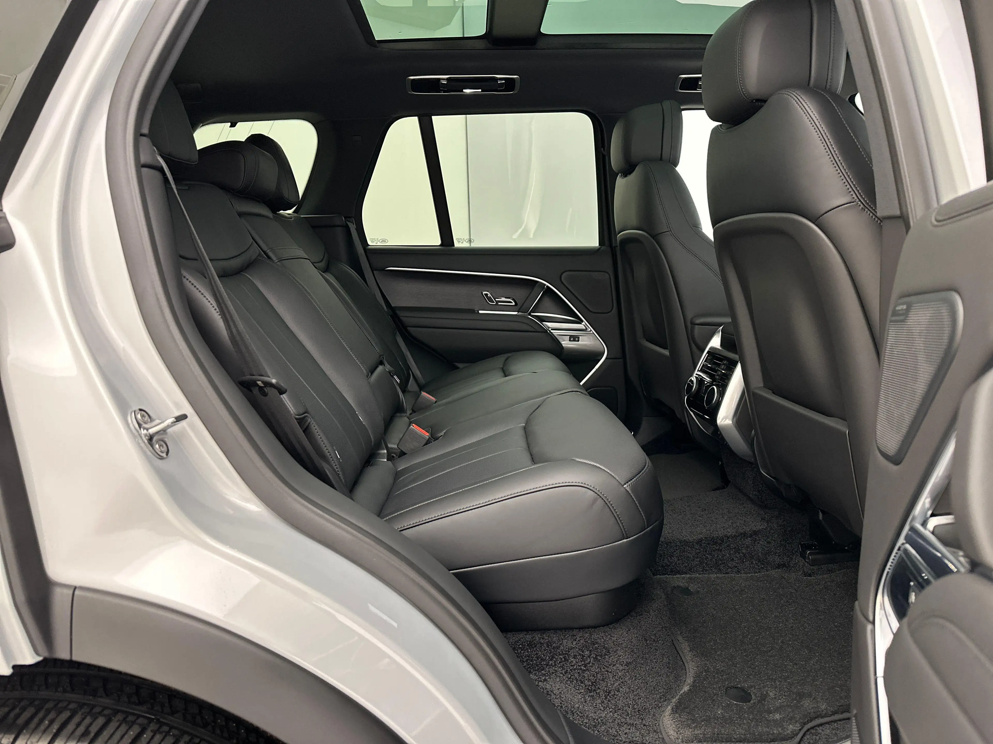 Land Rover Range Rover SWB D350 HSE SV Ethereal Frost — photo 5