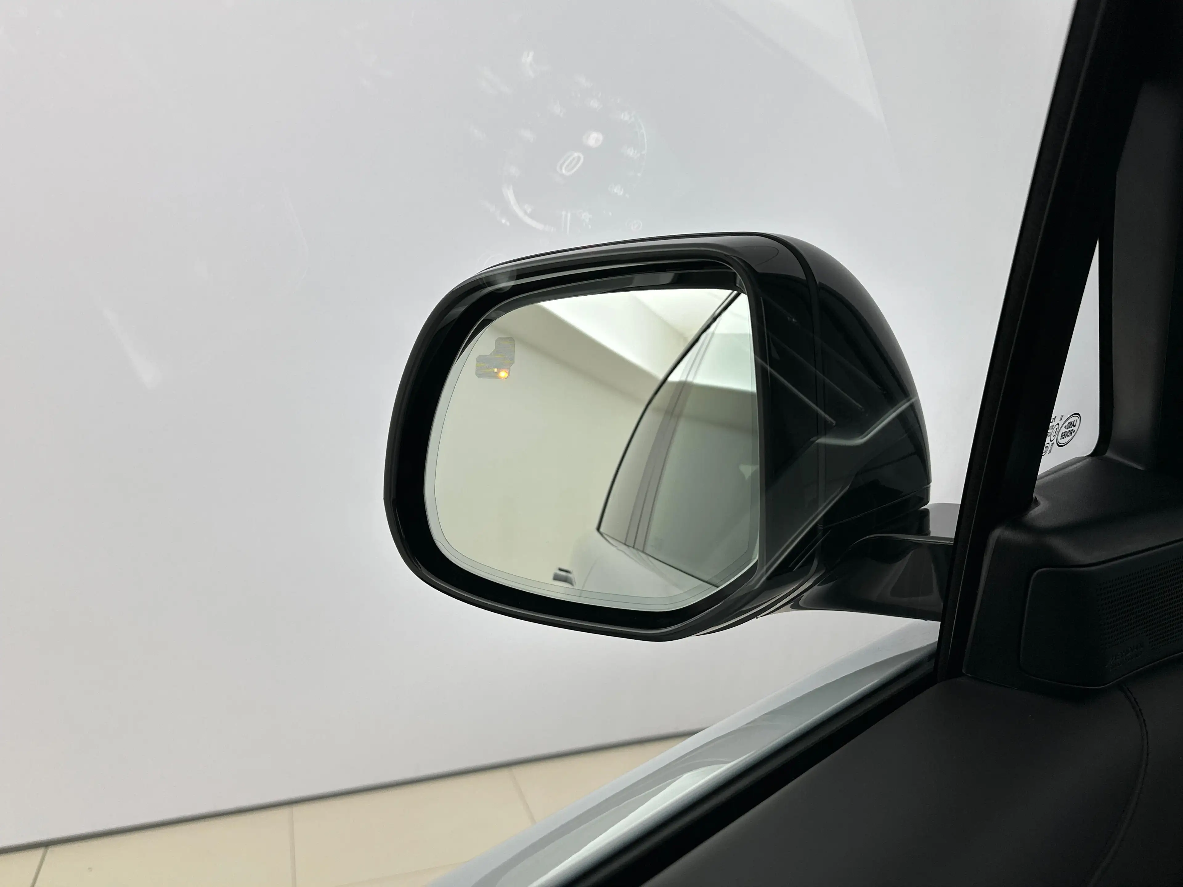 Land Rover Range Rover SWB D350 HSE SV Ethereal Frost — photo 12