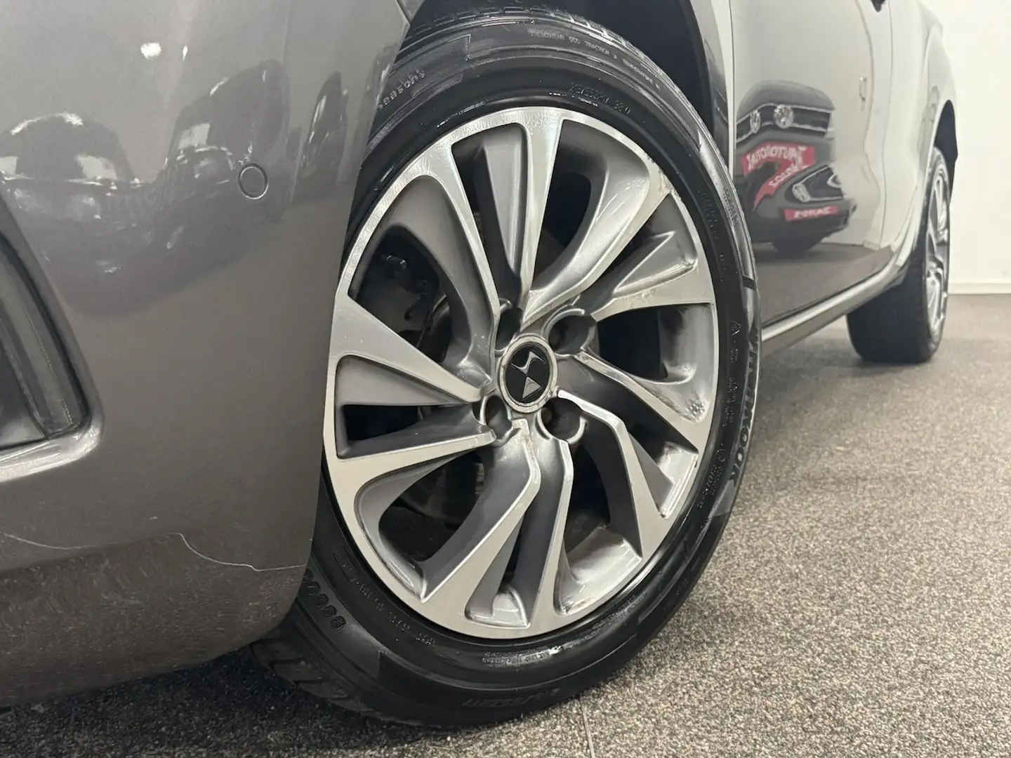 Citroen DS4 2.0 BlueHDi So Chic Grau - 2