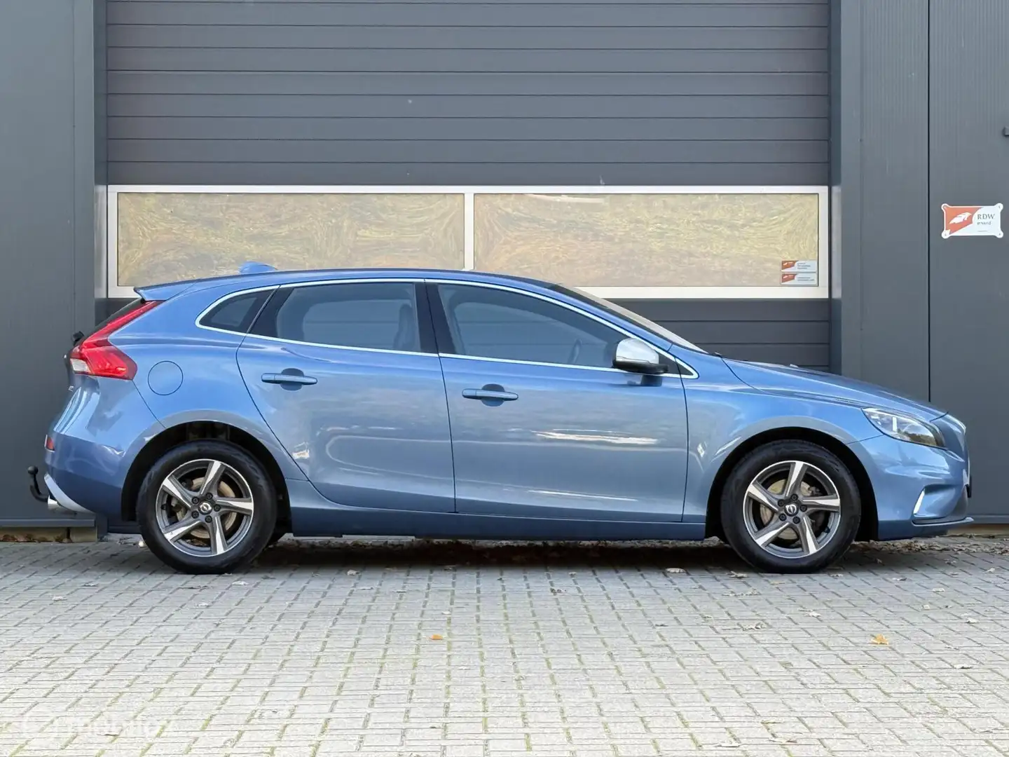 Volvo V40 2.0 D2 R-Design D4tune 190pk Navi Leder Trekhaak Bleu - 1
