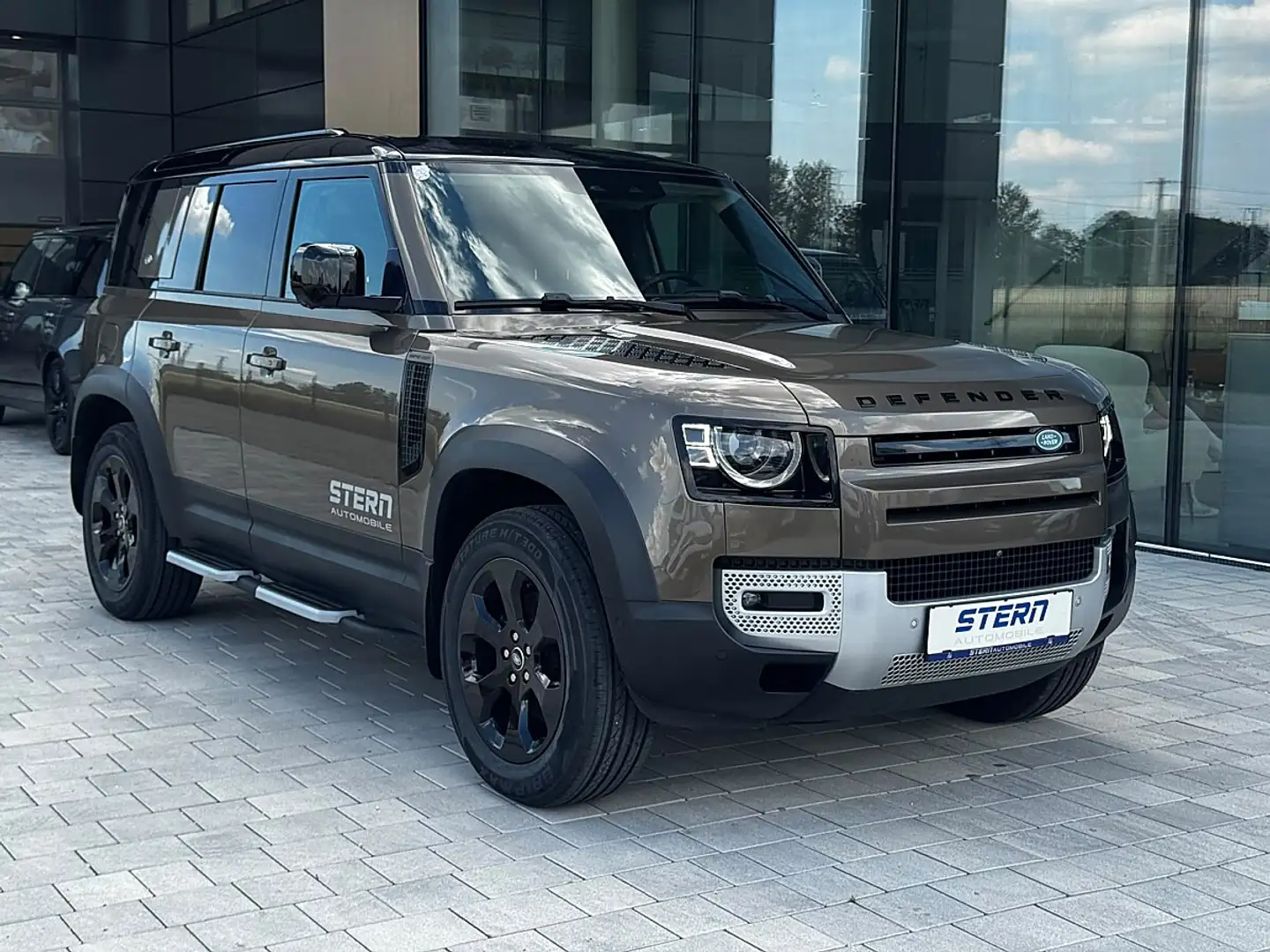 Land Rover Defender 110 D240 First Edition Aut.*FIRST EDITION* MERI... - 1