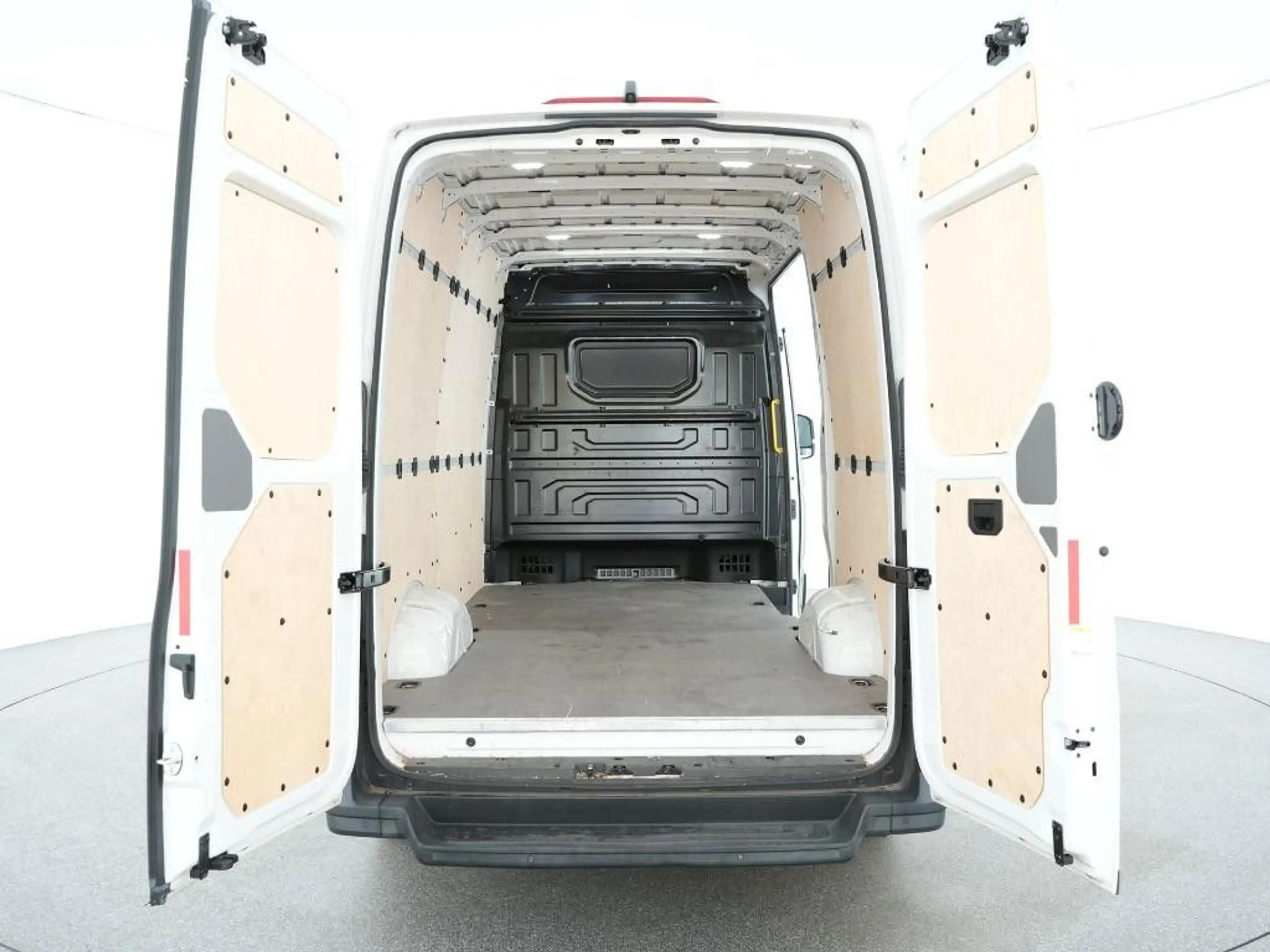Volkswagen Crafter E-Crafter MR Hochdach FWD RFK 270° LED DAB+ — photo 6