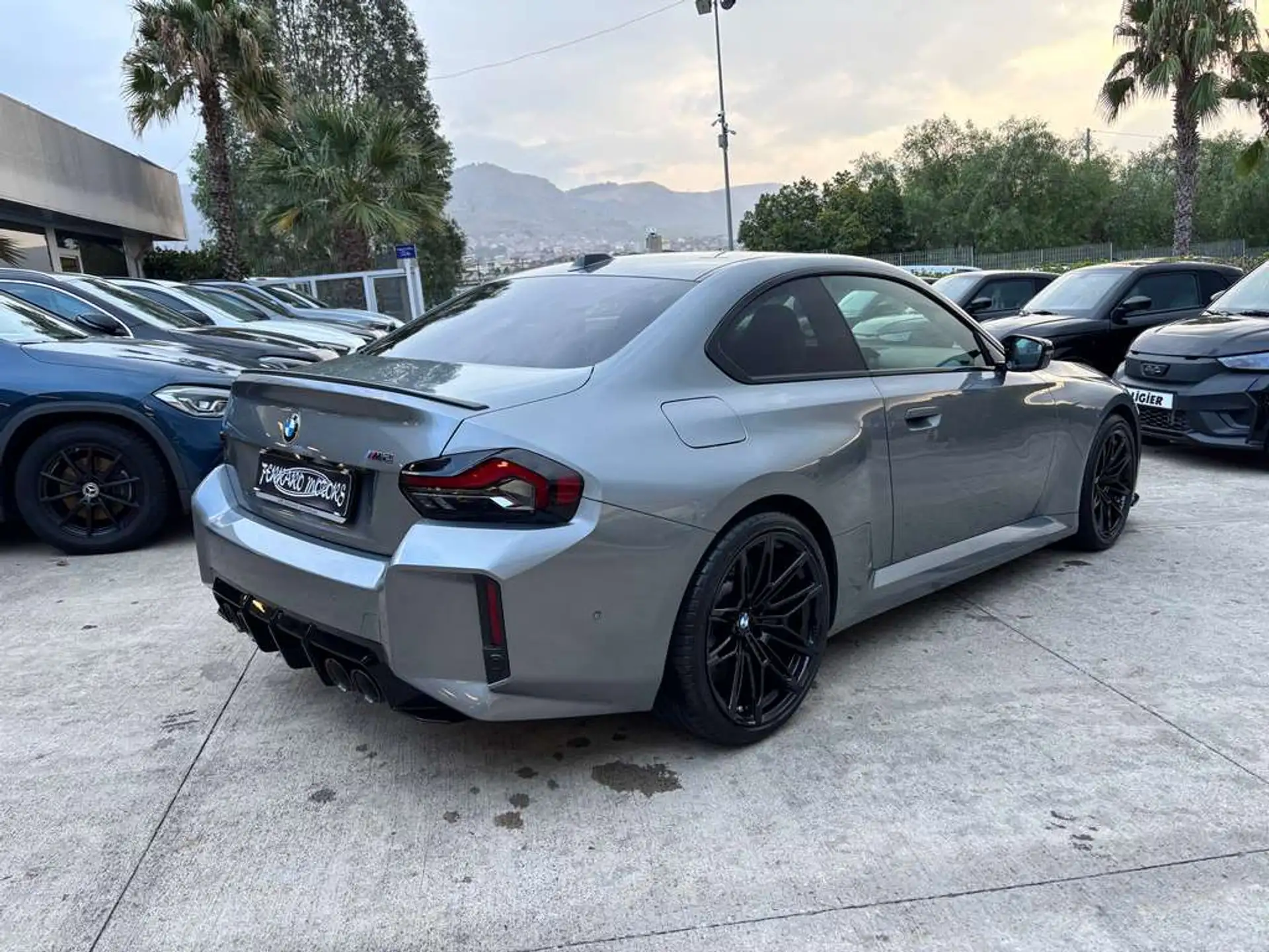 BMW M2 2025 회색 사진 8