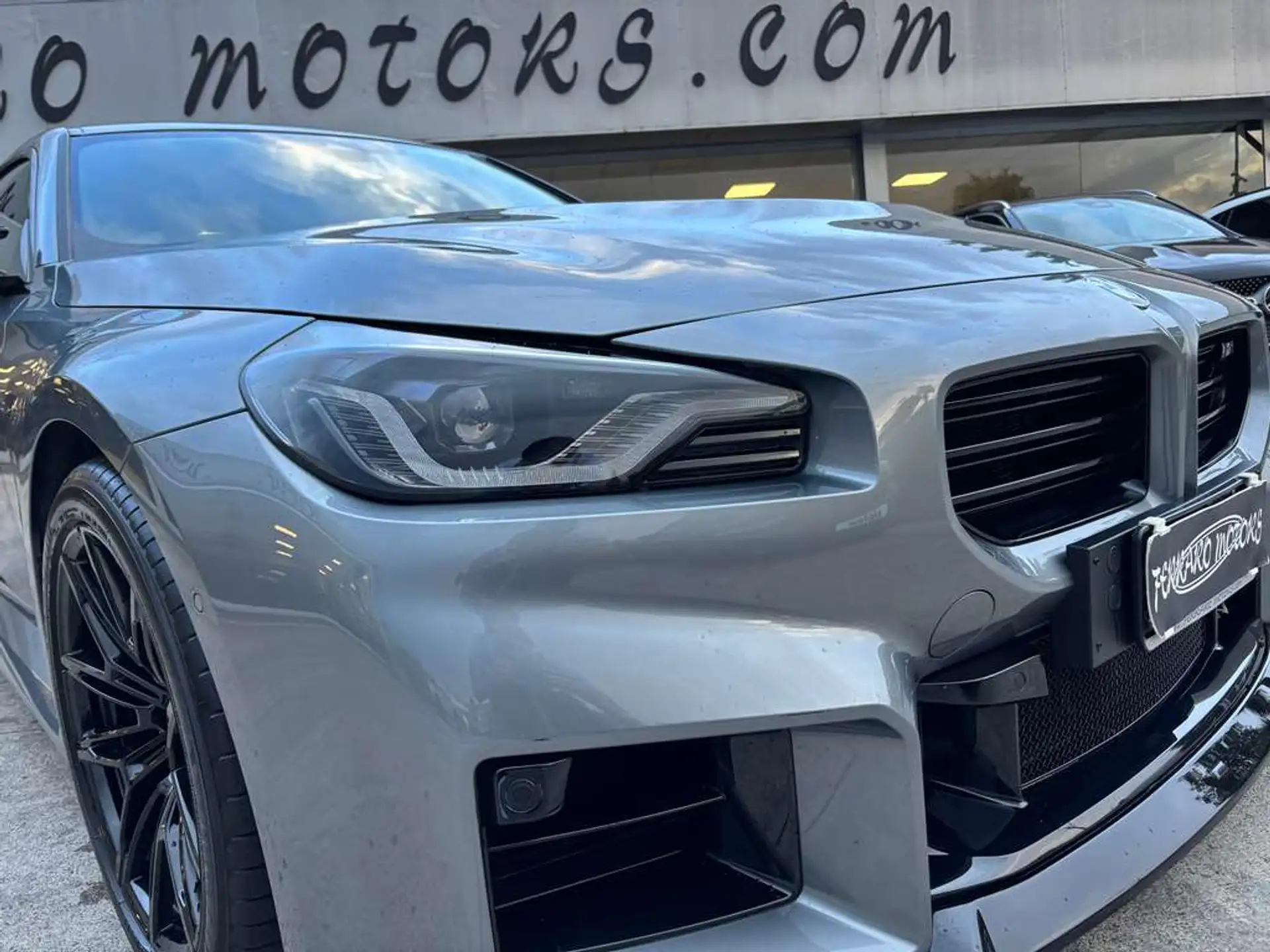BMW M2 2025 회색 사진 5
