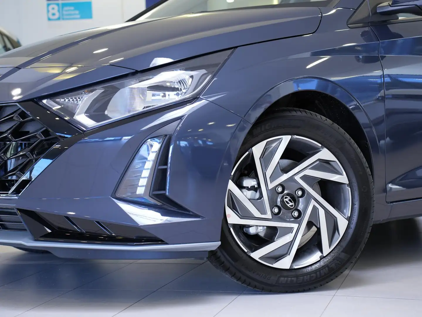 Hyundai i20 Facelift 1.0 TGDI Trend Navi LED Kamera Grau - 2
