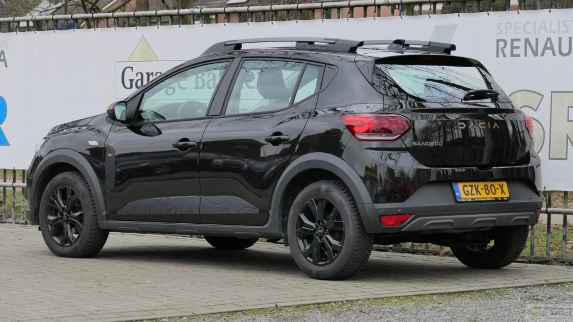 Dacia Sandero Stepway TCe 110 Extreme Zwart - 2