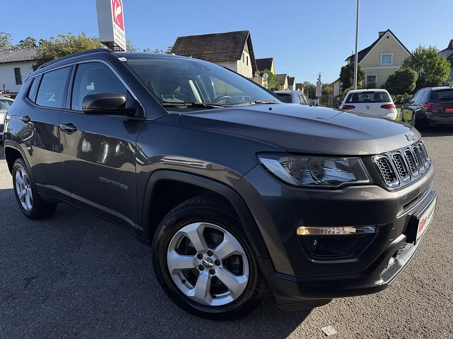 Jeep Compass 2,0 MultiJet II AWD Longitude Aut. Grau - 1