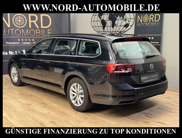 Volkswagen Passat view 10