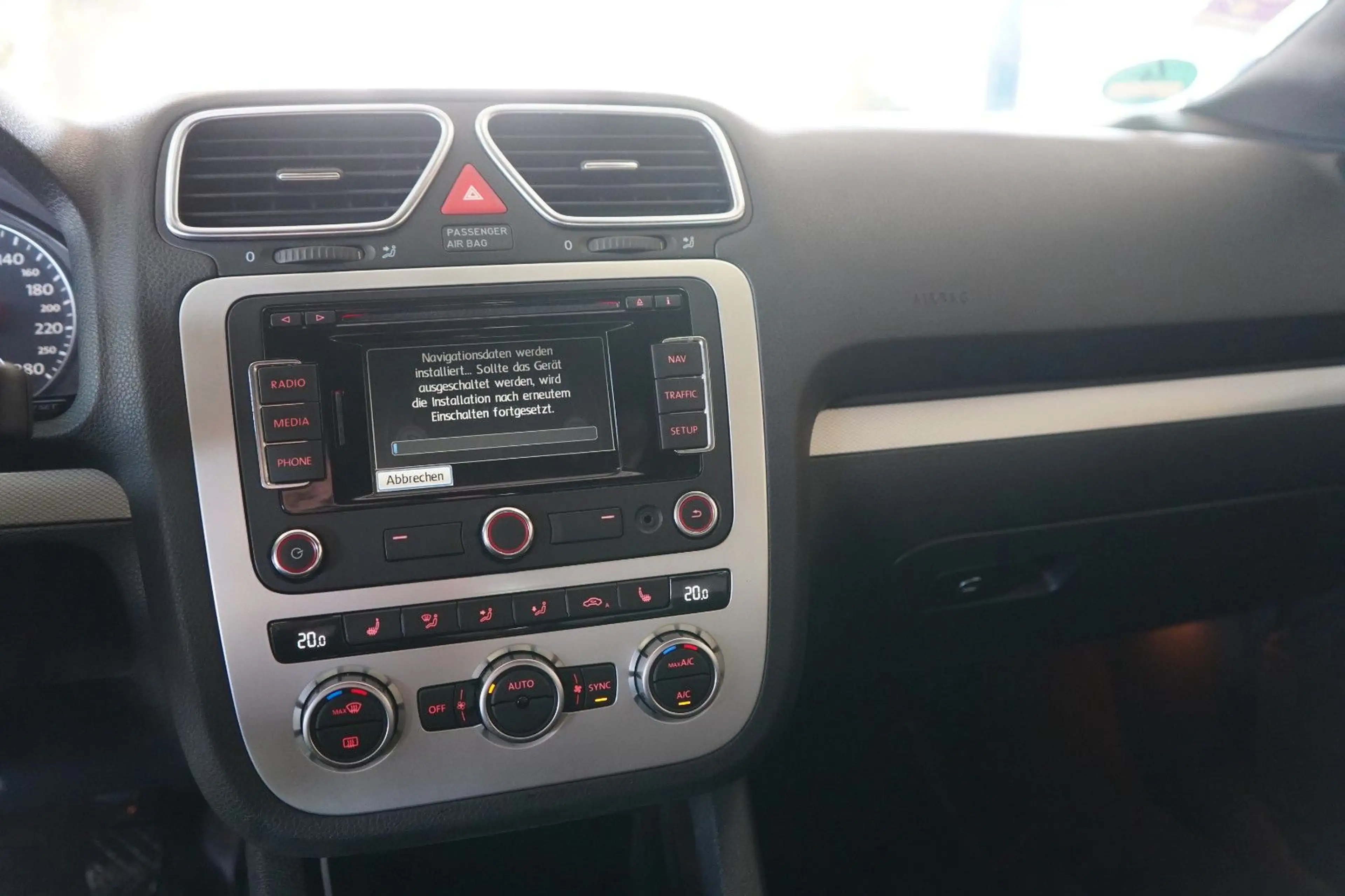 Volkswagen Scirocco 1.4 TSI LIFE NAVI / KLIMAAUTO./ PDC — photo 12