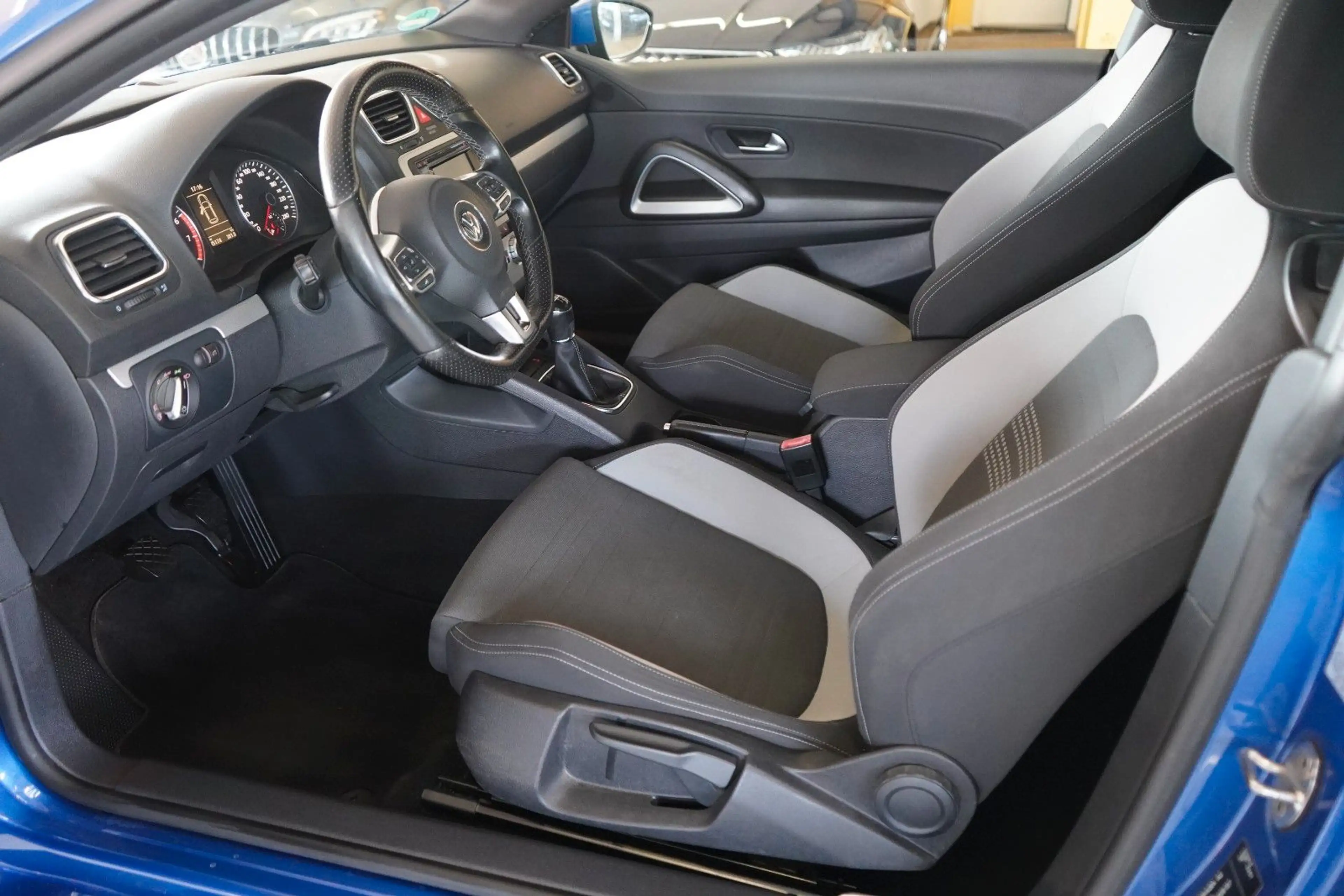 Volkswagen Scirocco 1.4 TSI LIFE NAVI / KLIMAAUTO./ PDC — photo 9