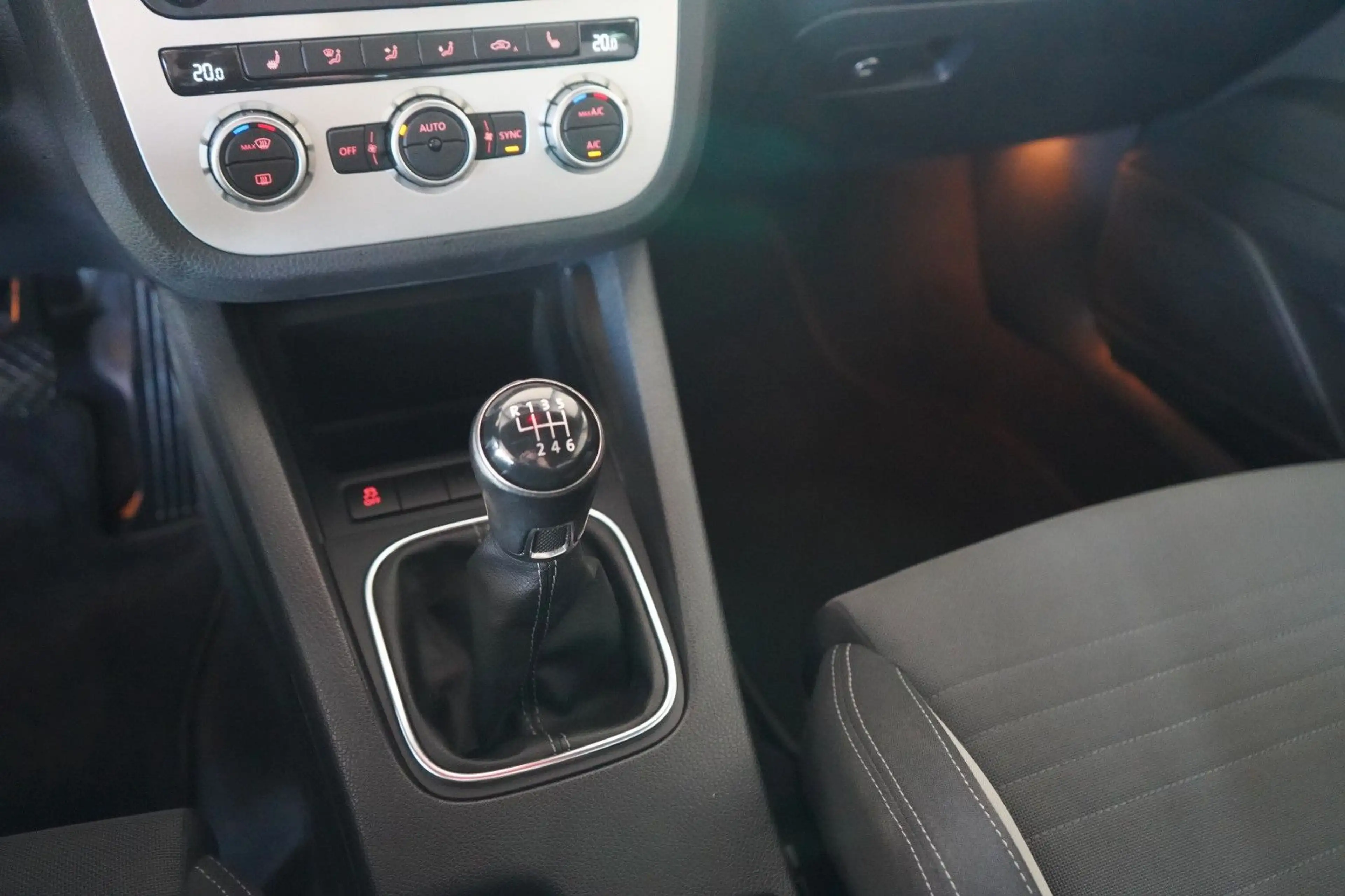 Volkswagen Scirocco 1.4 TSI LIFE NAVI / KLIMAAUTO./ PDC — photo 13