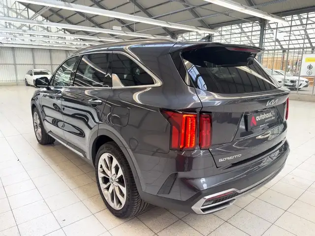 Kia Sorento view 4