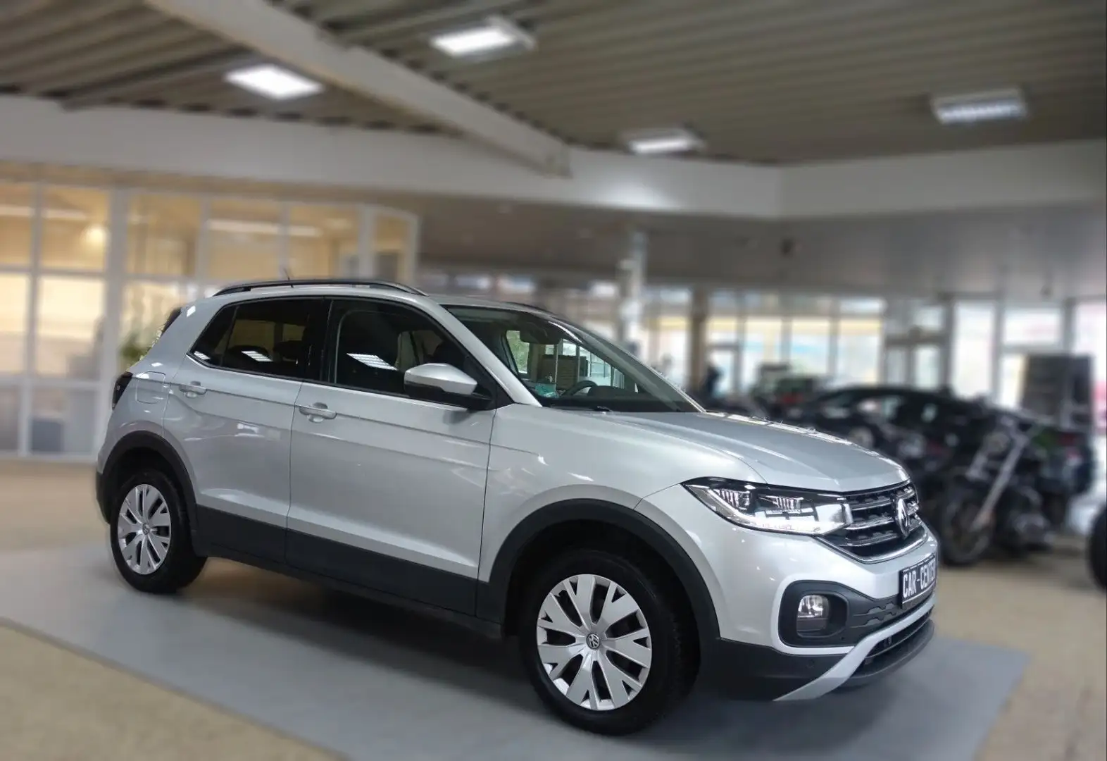 Volkswagen T-Cross Business; NAVIG/ LED/ LAN/ PDC/ TWA/ GJR Silber - 1