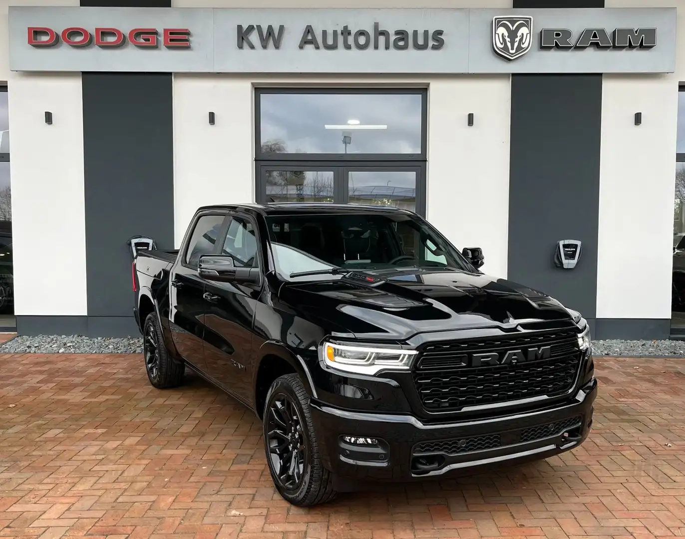 Dodge RAM Limited Night MY25 H/O 540PS 3.0 TT AHK Noir - 1