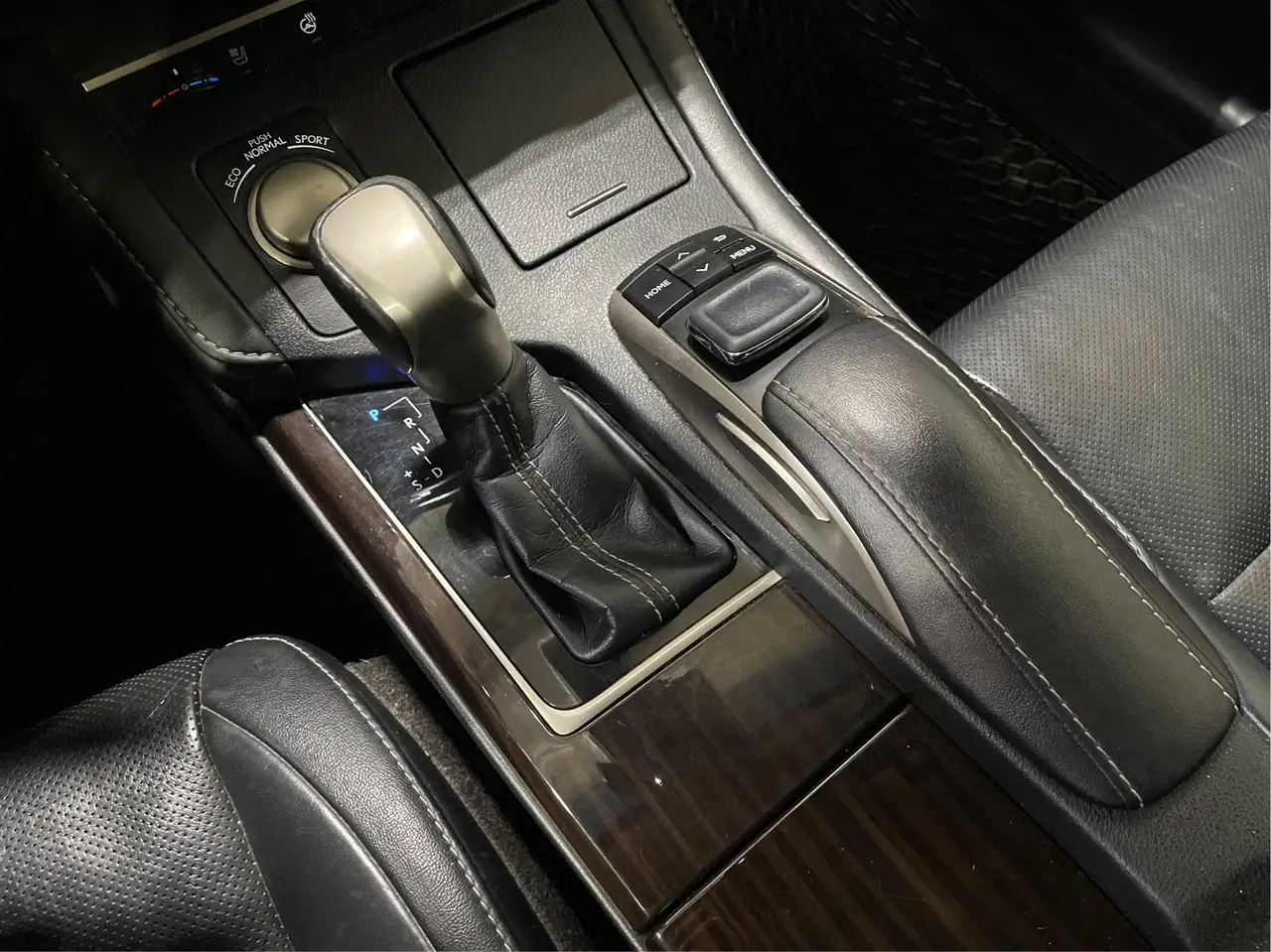 Lexus ES снимка Lexus ES