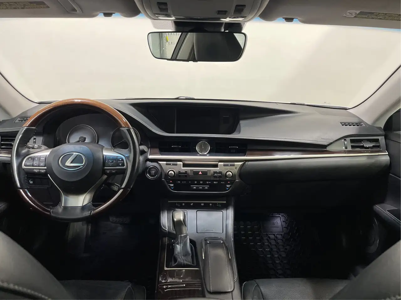 Lexus ES снимка Lexus ES