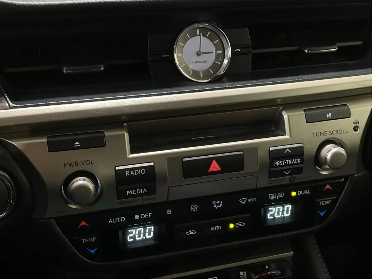 Lexus ES снимка Lexus ES
