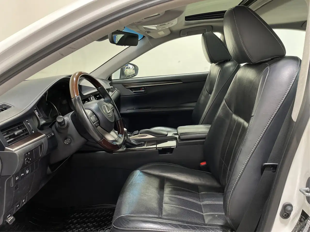 Lexus ES снимка Lexus ES