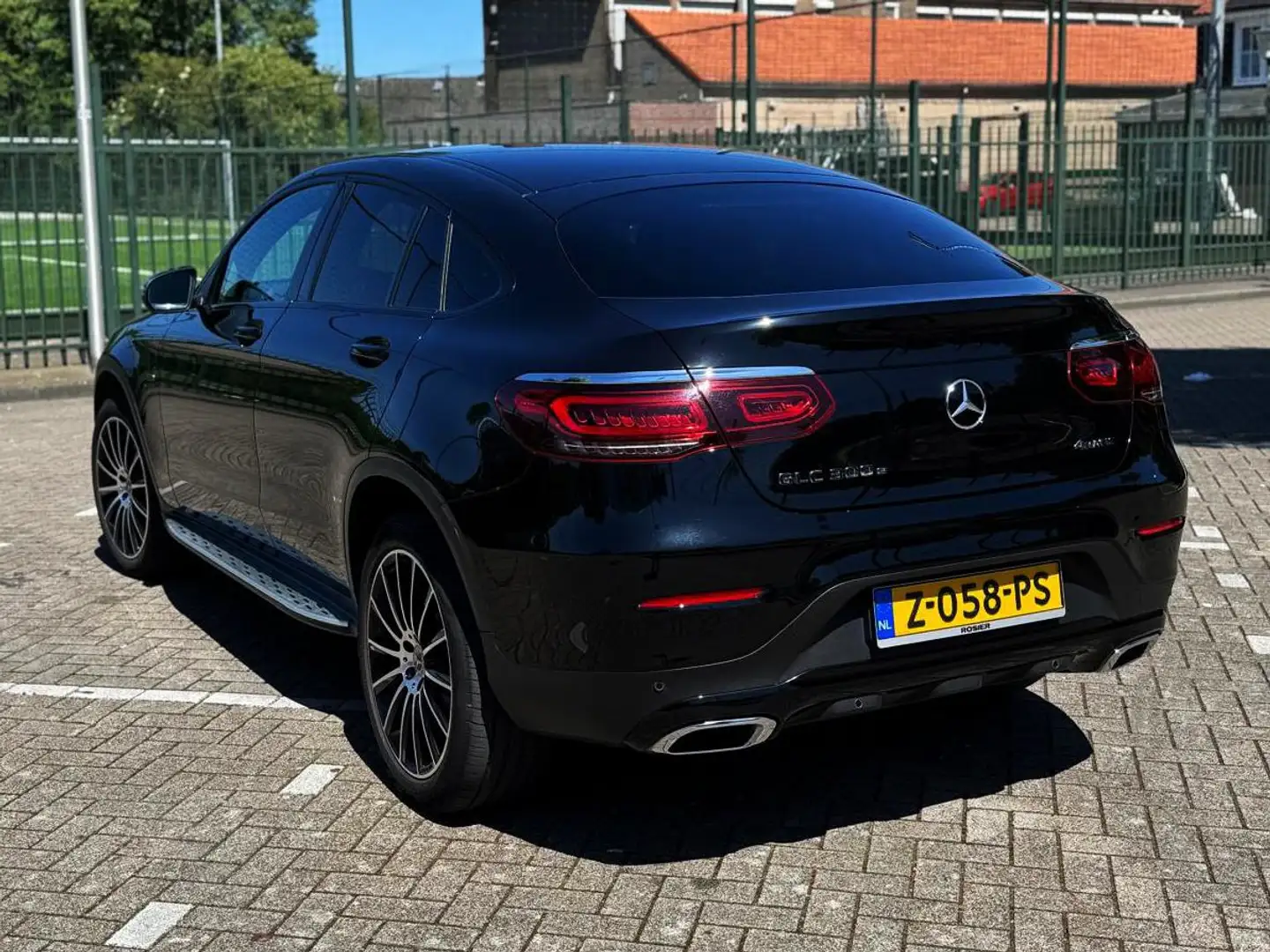 Mercedes-Benz GLC 300 Mercedes GLC 300e 4MATIC AMG | Dealeronderhouden Zwart - 2