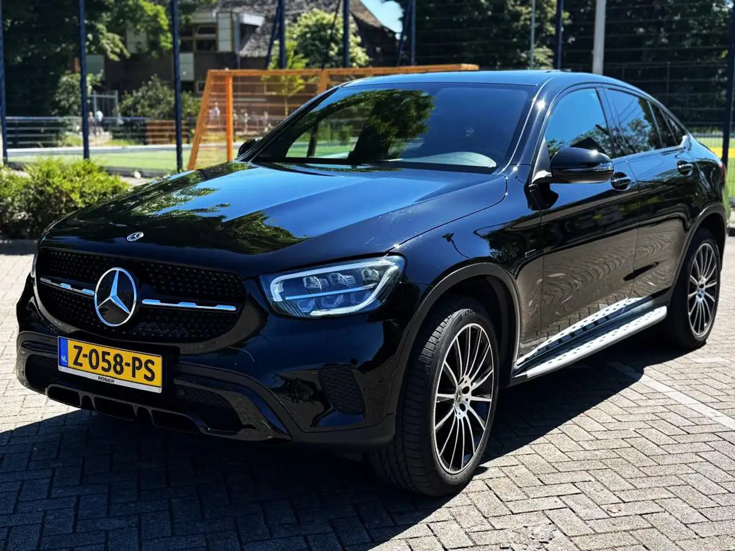 Mercedes-Benz GLC 300 Mercedes GLC 300e 4MATIC AMG | Dealeronderhouden Zwart - 1