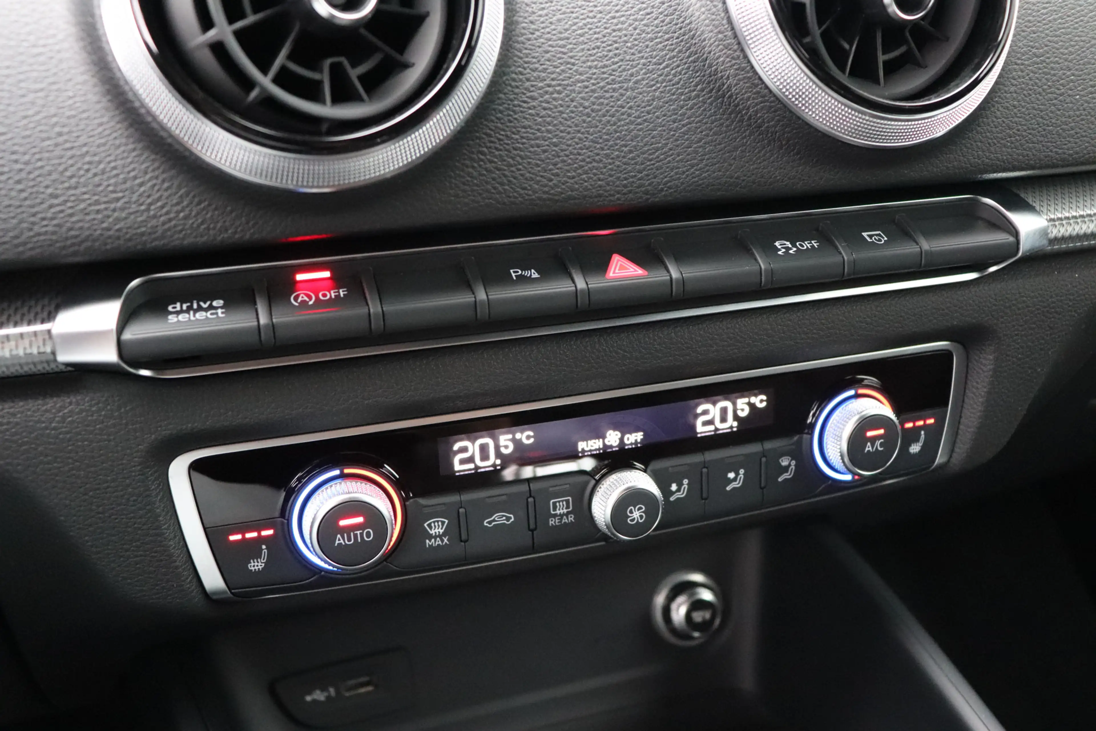 Audi RS3 Limousine 2.5 TFSI Quattro B&O Virtual RS Sportsto — photo 16