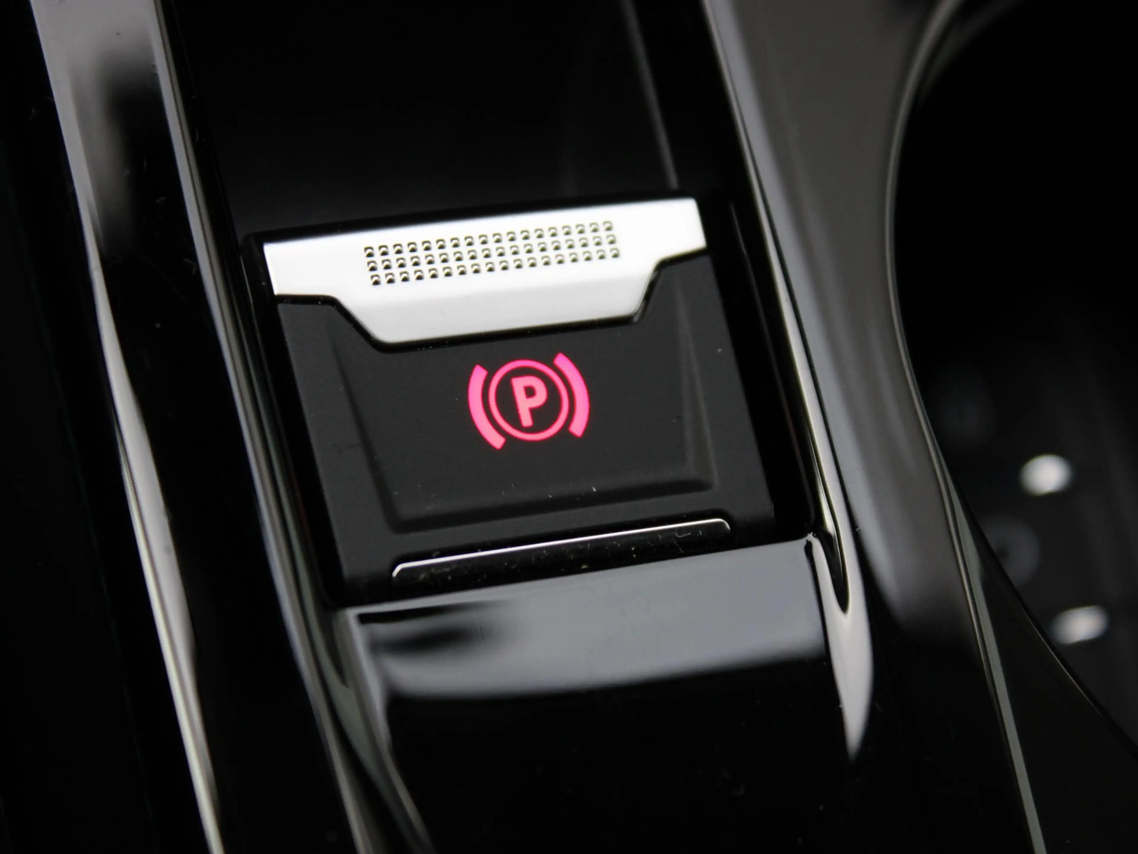 Peugeot e-208 EV Allure Pack 50 kWh CAMERA/STOELVERW./NAVI — photo 6