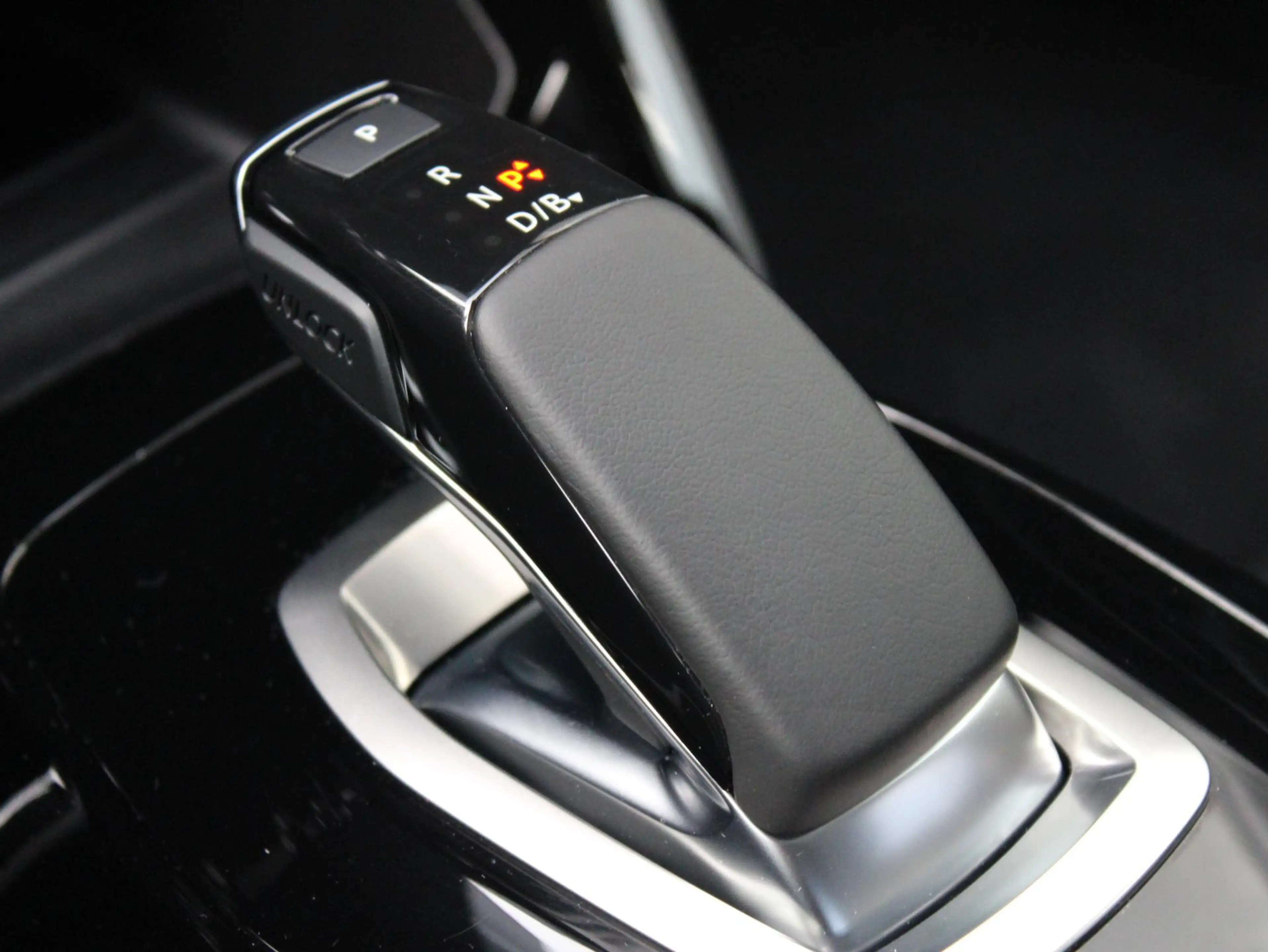 Peugeot e-208 EV Allure Pack 50 kWh CAMERA/STOELVERW./NAVI — photo 7