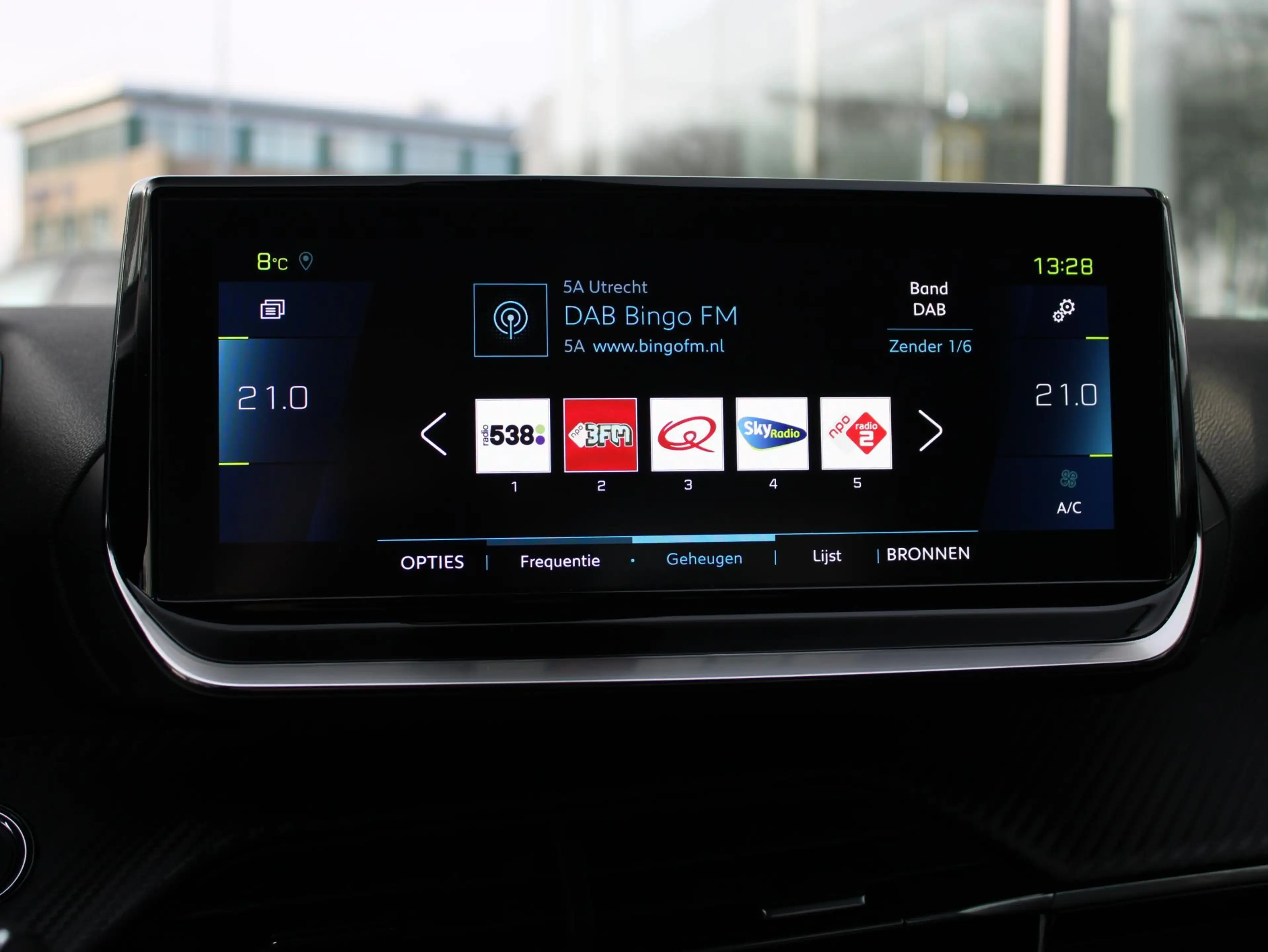Peugeot e-208 EV Allure Pack 50 kWh CAMERA/STOELVERW./NAVI — photo 15