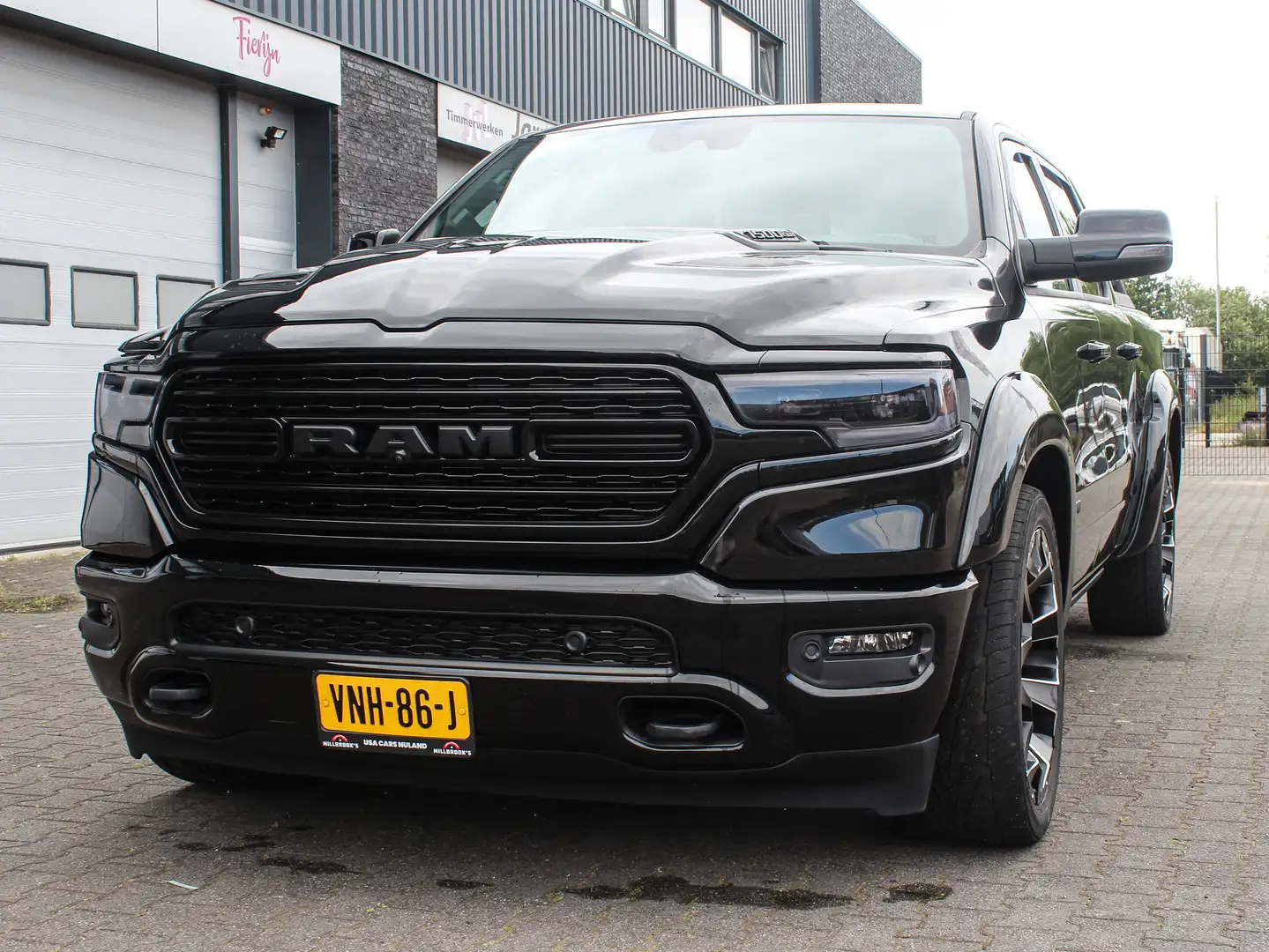 Dodge RAM RAM+5.7+V8+CC+Limit. Zwart - 2