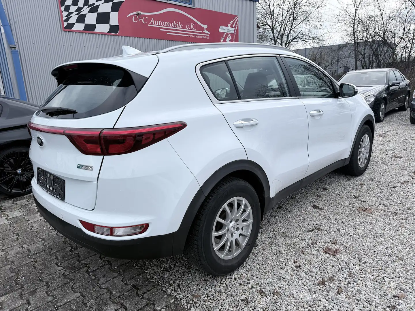 Kia Sportage 1.7CRDi Automatik Vision Navi+Kamera LED Weiß - 2