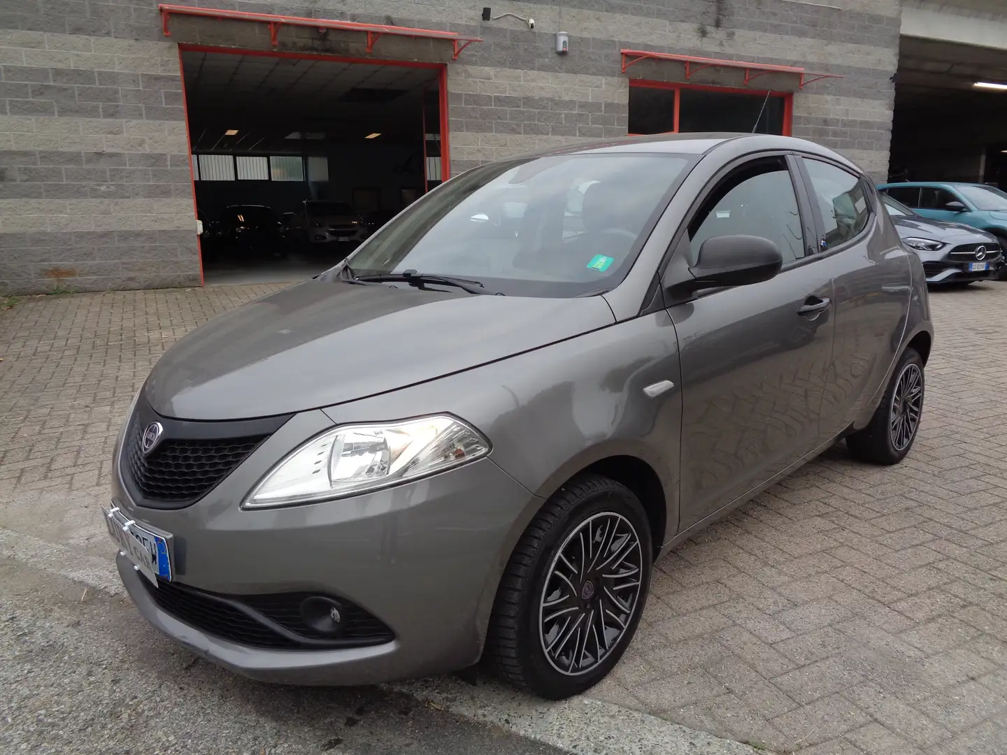 Lancia Ypsilon Ypsilon III 2015 1.2 Elefant ecochic Gpl 69cv my19 Grigio - 2