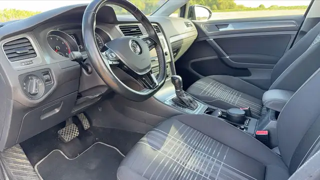 Volkswagen Golf view 8